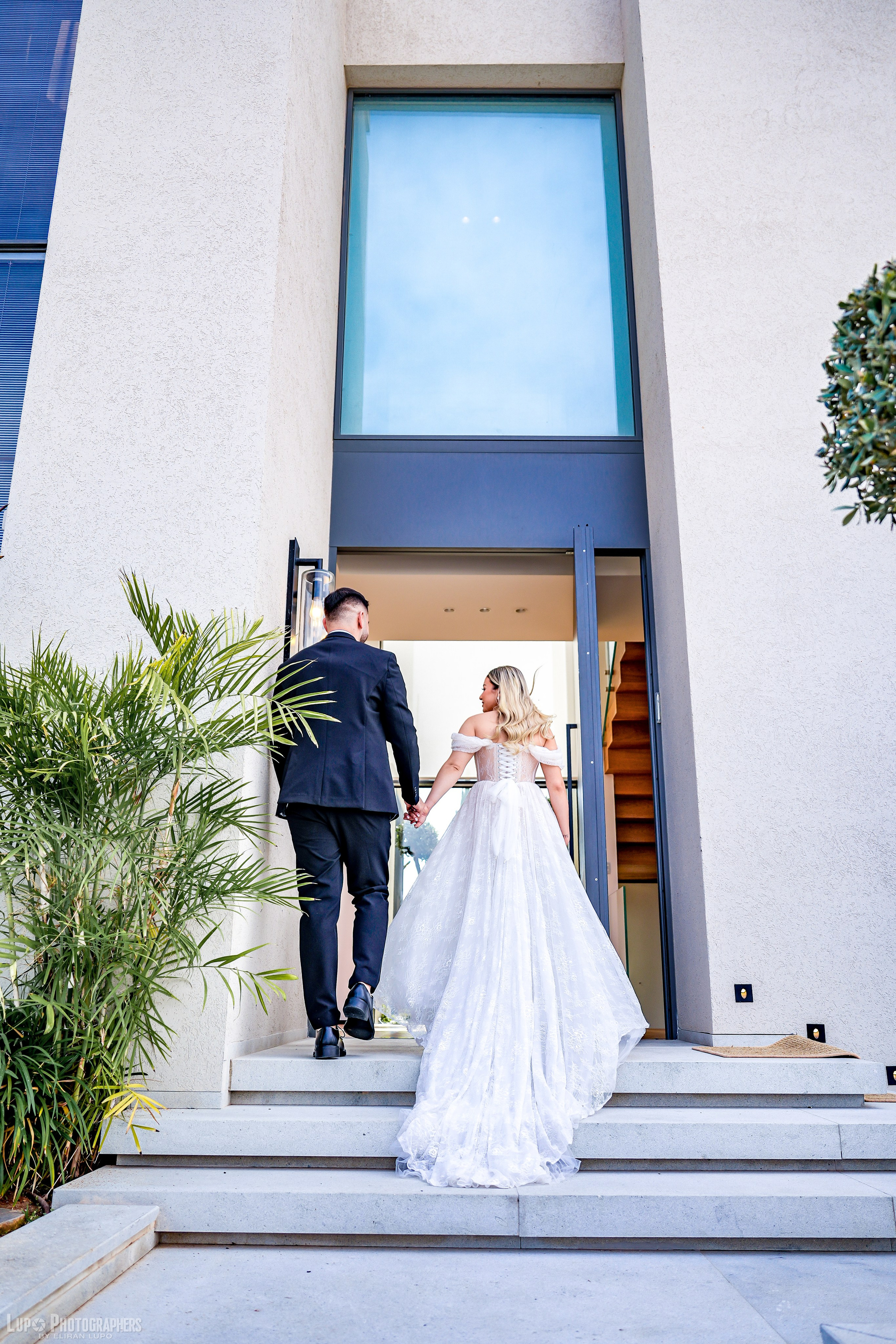 ראשי. לופו צלמים — צילום חתונות ואירועים