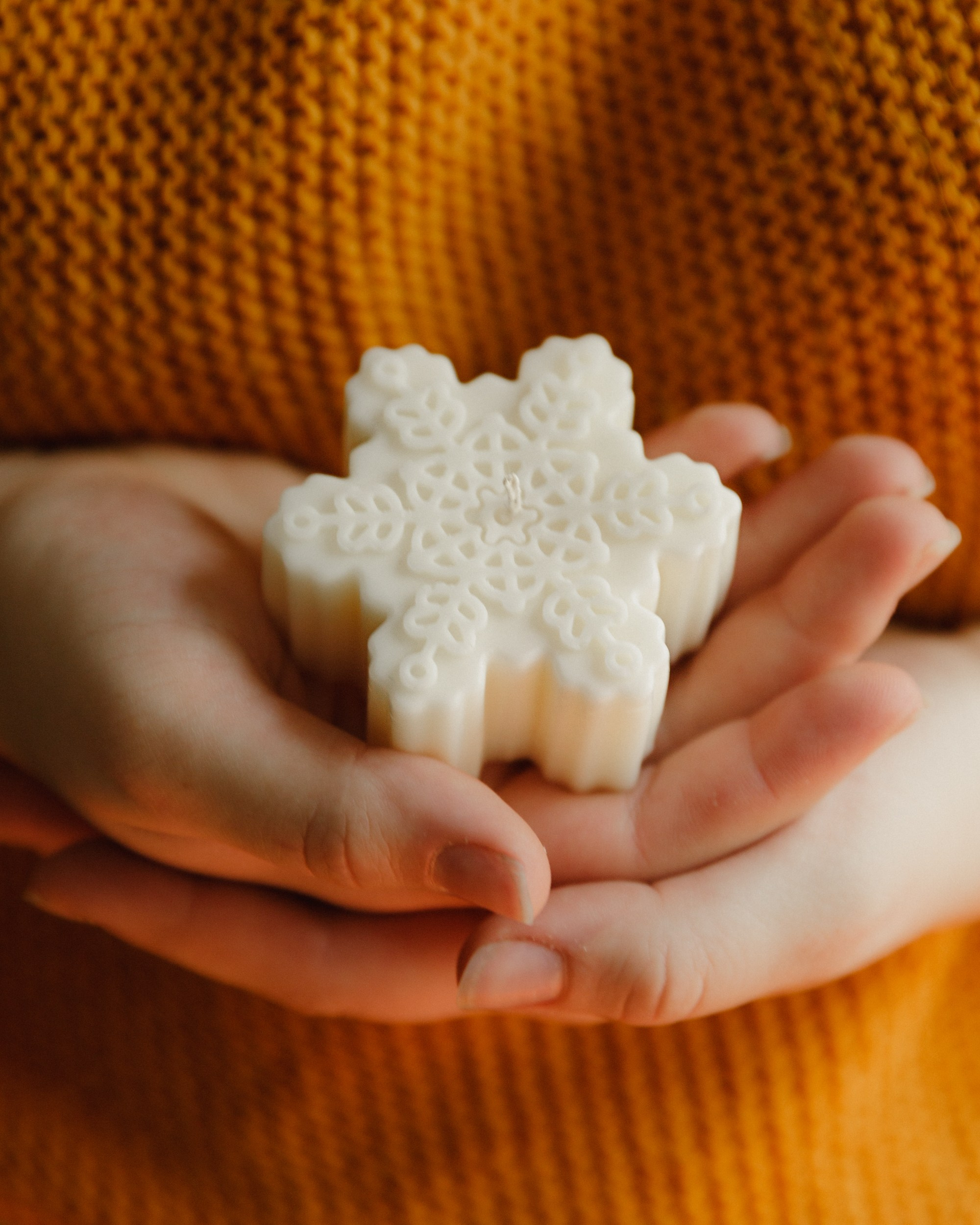 Candles | insta content. Kaja | fotograf we Wrocławiu | ludzie i psy