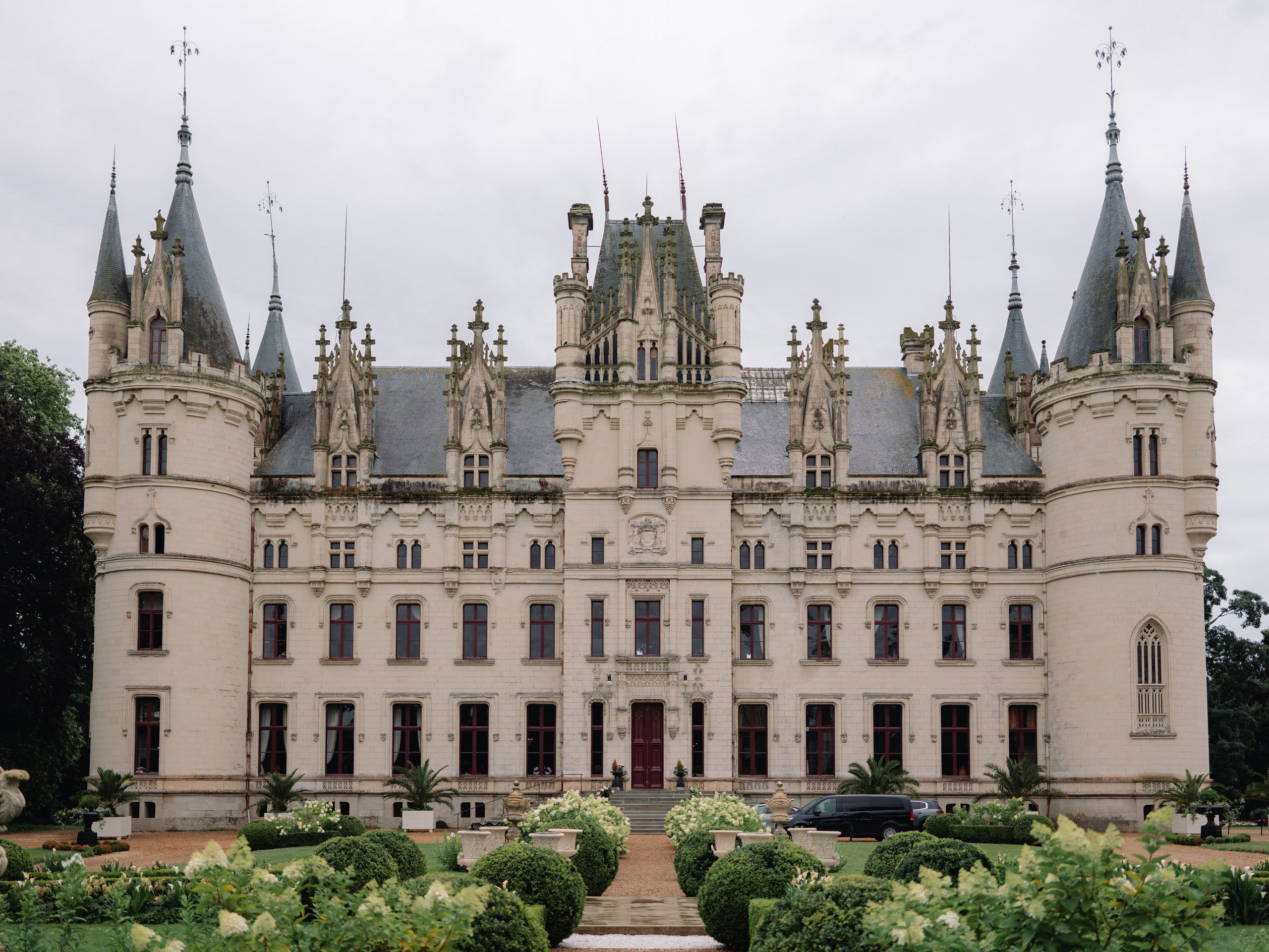 Luxury Château Wedding in France | Anna & Jon at Chateau Challain