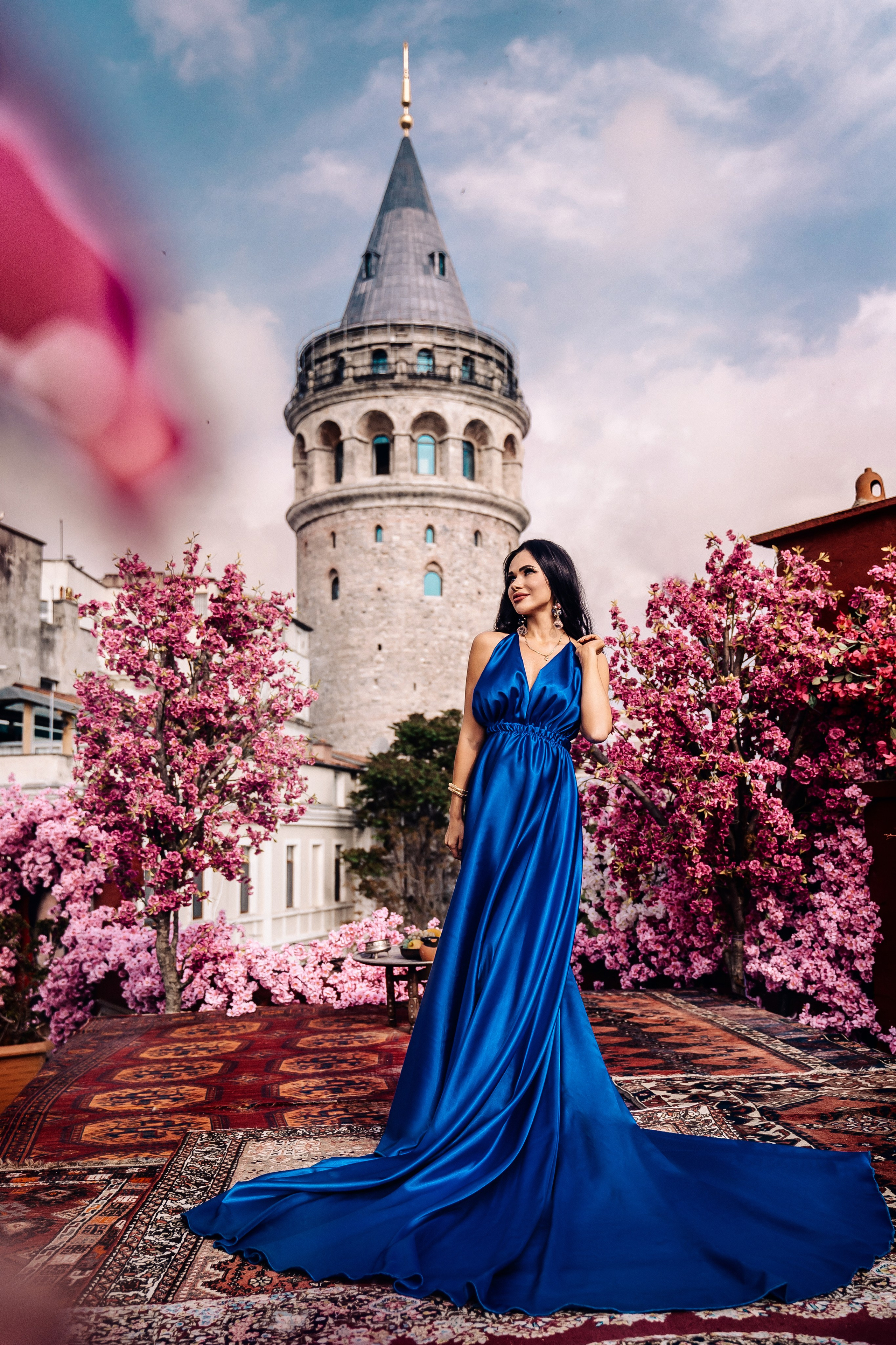 Фотосессии в дизайнерских нарядах в Стамбуле. Wedding, family and lifestyle photographer Anatoly. Photo sessions on rooftops with seagulls. Istanbul