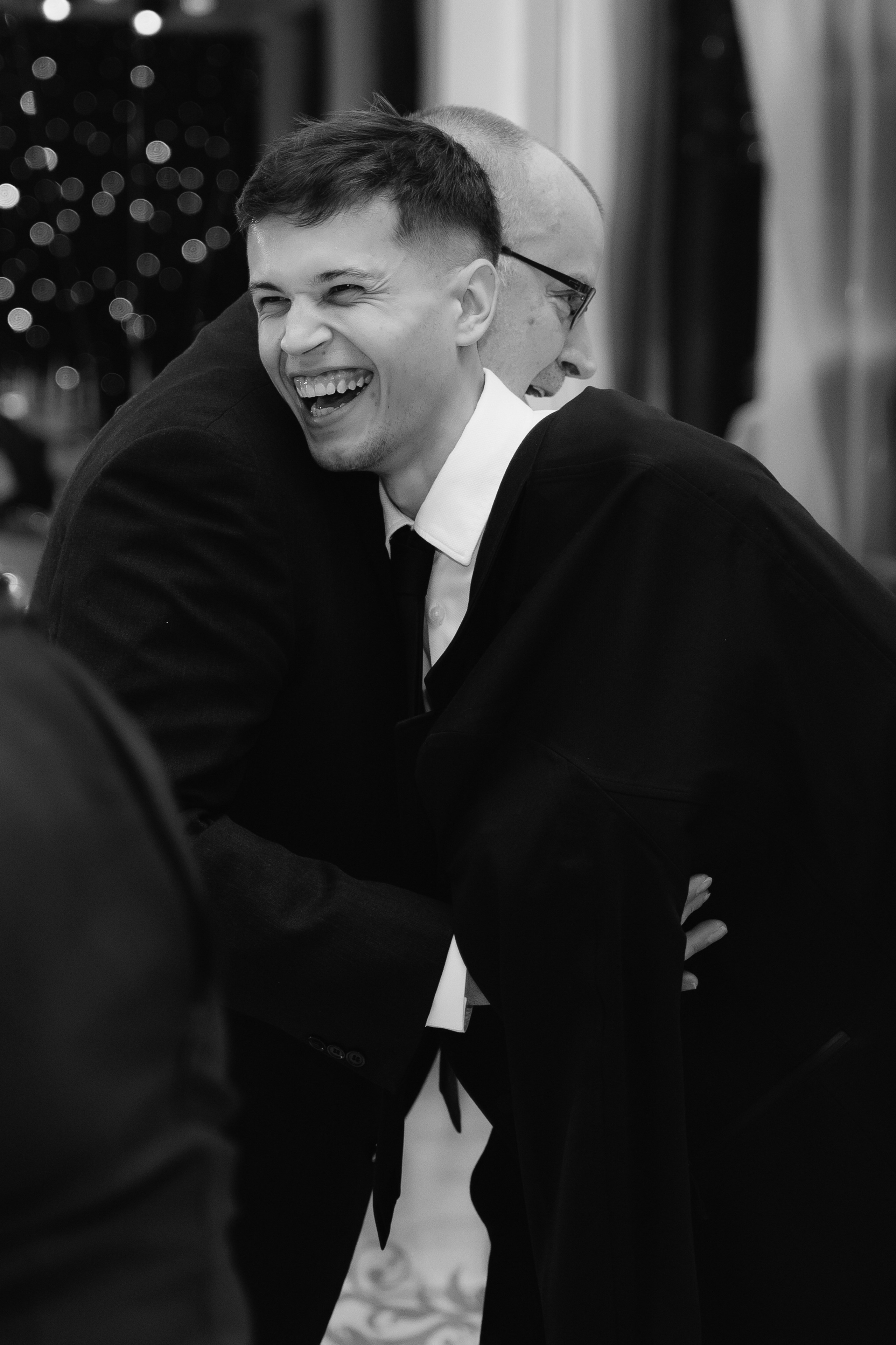 Atingerea e Dragoste. Servicii Foto Video în Chișinău și Europa ID-Brothers