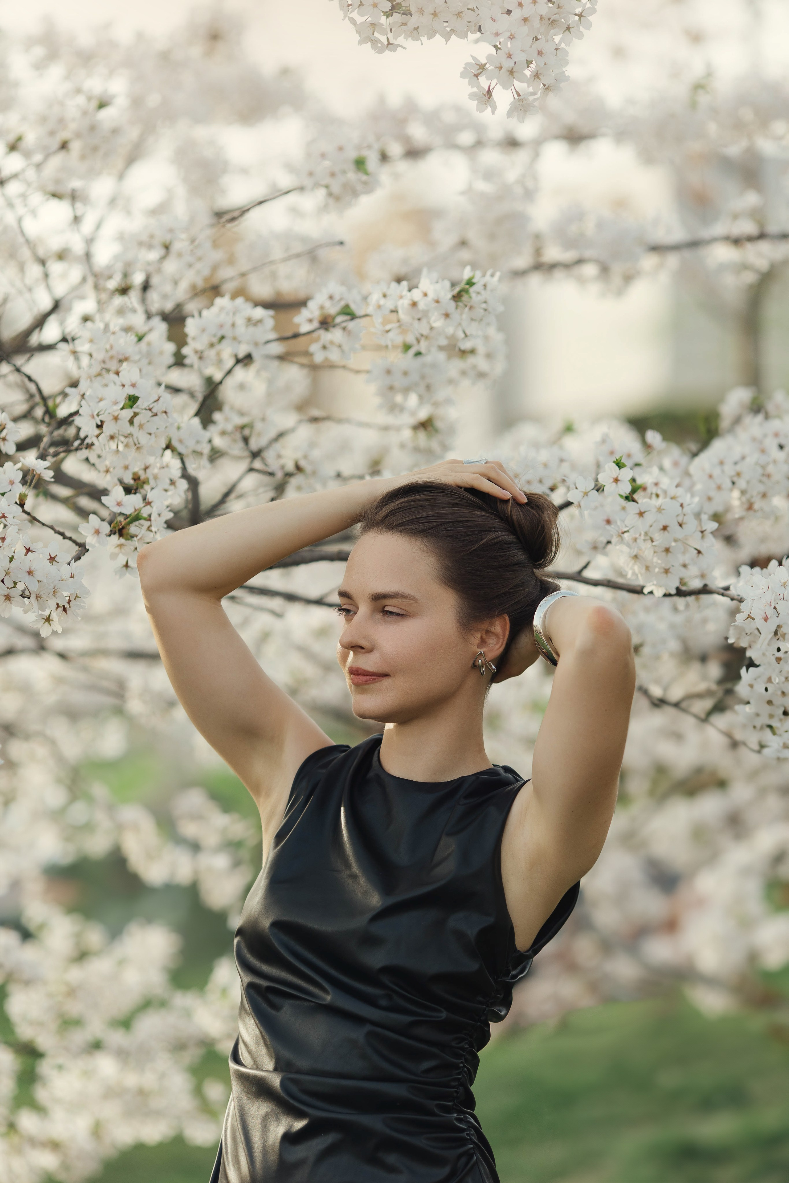 Прогулка Ольги в сакуре. Family photographer in Vilnuis Svetlana Naumova