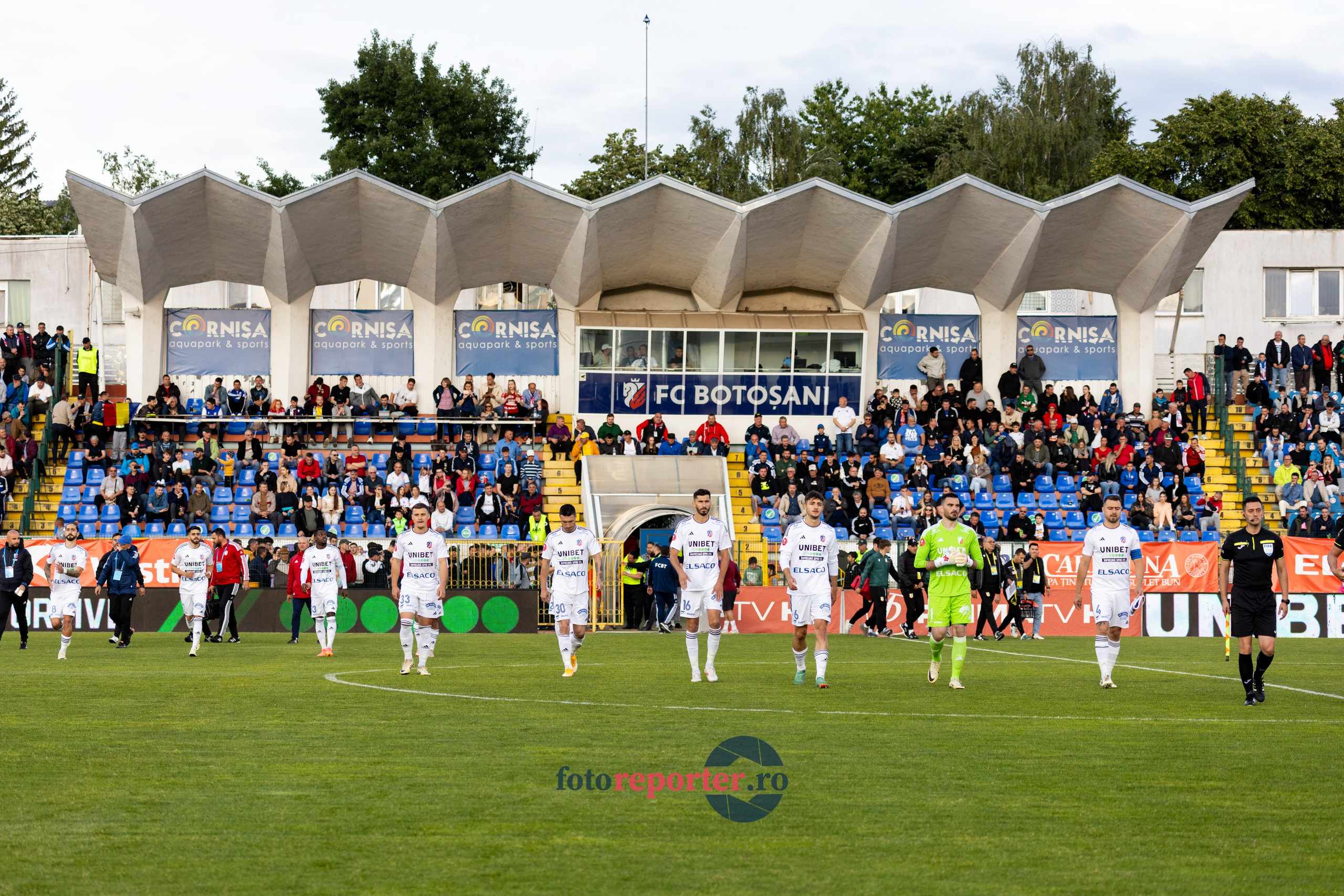 Galerie Foto: FC Botoșani vs. CS Mioveni - Pe 17 mai 2024, am fost martorii unei partide incredibile între FC Botoșani și CS Mioveni, în prima manșă a barajului pentru evitarea retrogradării. În fața unui stadion plin de emoție și speranță, echipa noastră a obținut o victorie importantă, cu un gol marcat de Aldair în minutul 93. 💪 *FC Botoșani 1-0 CS Mioveni*⚽️ Urmăriți momentele cheie ale meciului și bucuria suporterilor în această galerie foto! Pregătiți-vă pentru meciul de retur de pe 24 mai, când vom lupta din nou pentru a rămâne în prima ligă.#FCBotoșani #CSMioveni #BarajRetrogradare #ForzaBotoșani 