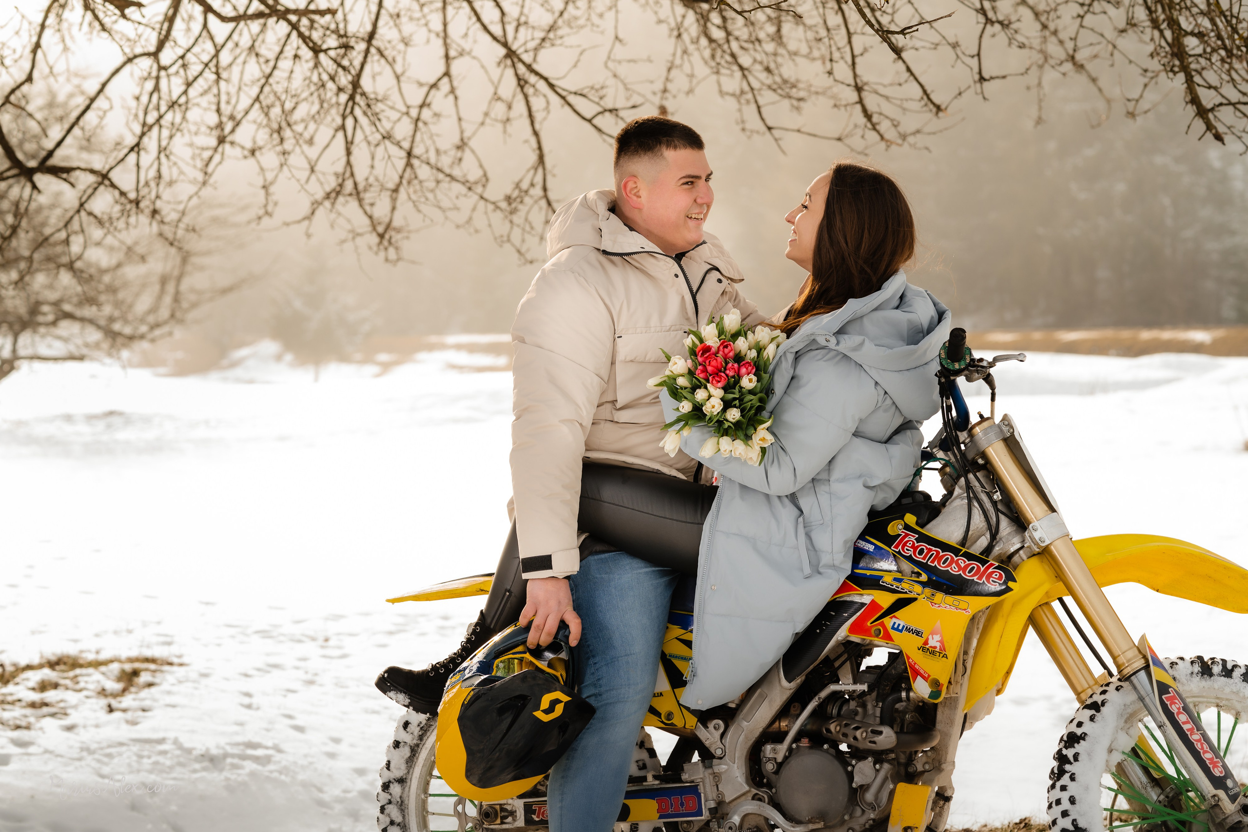 Ioana & Robert - Un Save the Date cu emoție și adrenalină 🏍️. Marius Alex fotograf de eveniment si portret din Suceava