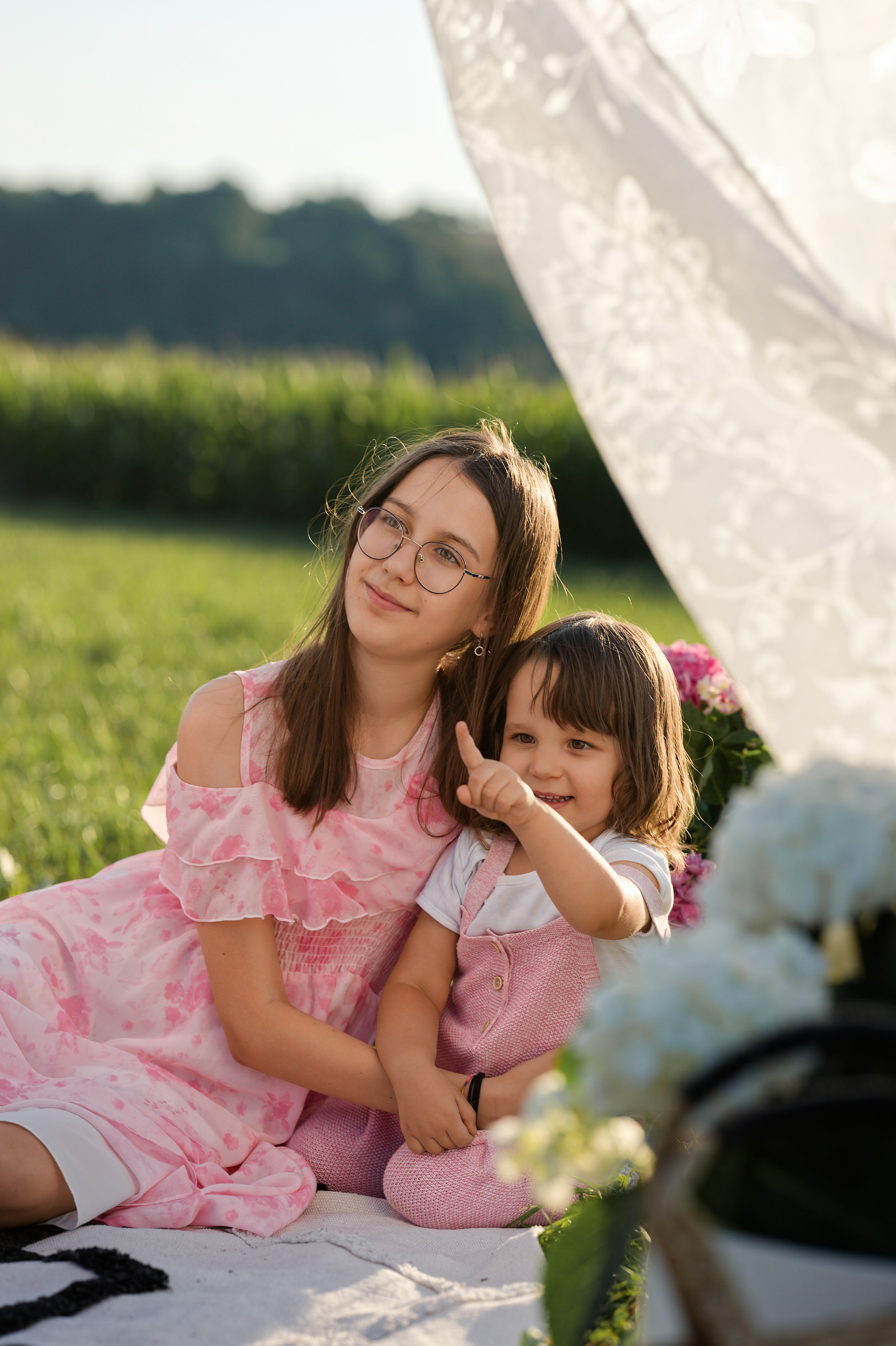 Sommerglück auf dem Feld. Wedding and reportage photographer in Munich, Regensburg, Bavaria & all across Germany — LORAN Media