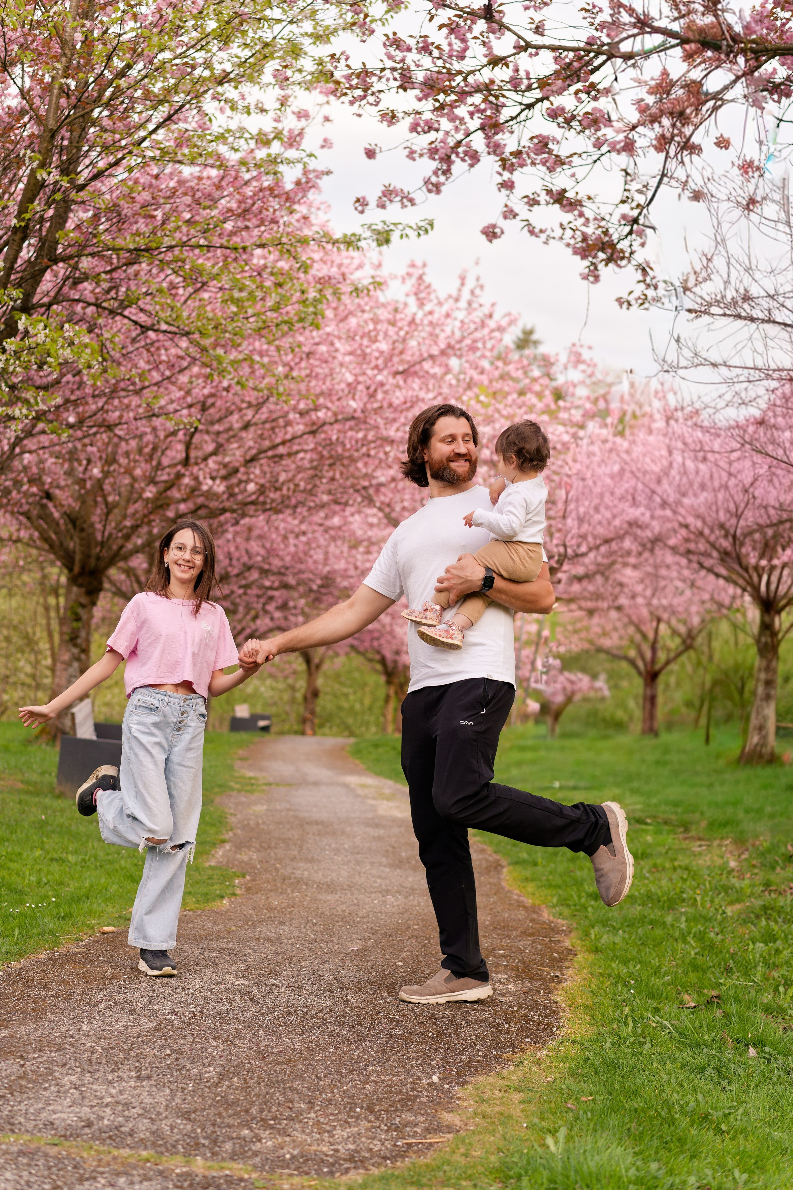 Kirschblüten-Familienshooting. Весільний та репортажний фотограф у Мюнхені, Баваріі та по всій Німеччині – LORAN Media