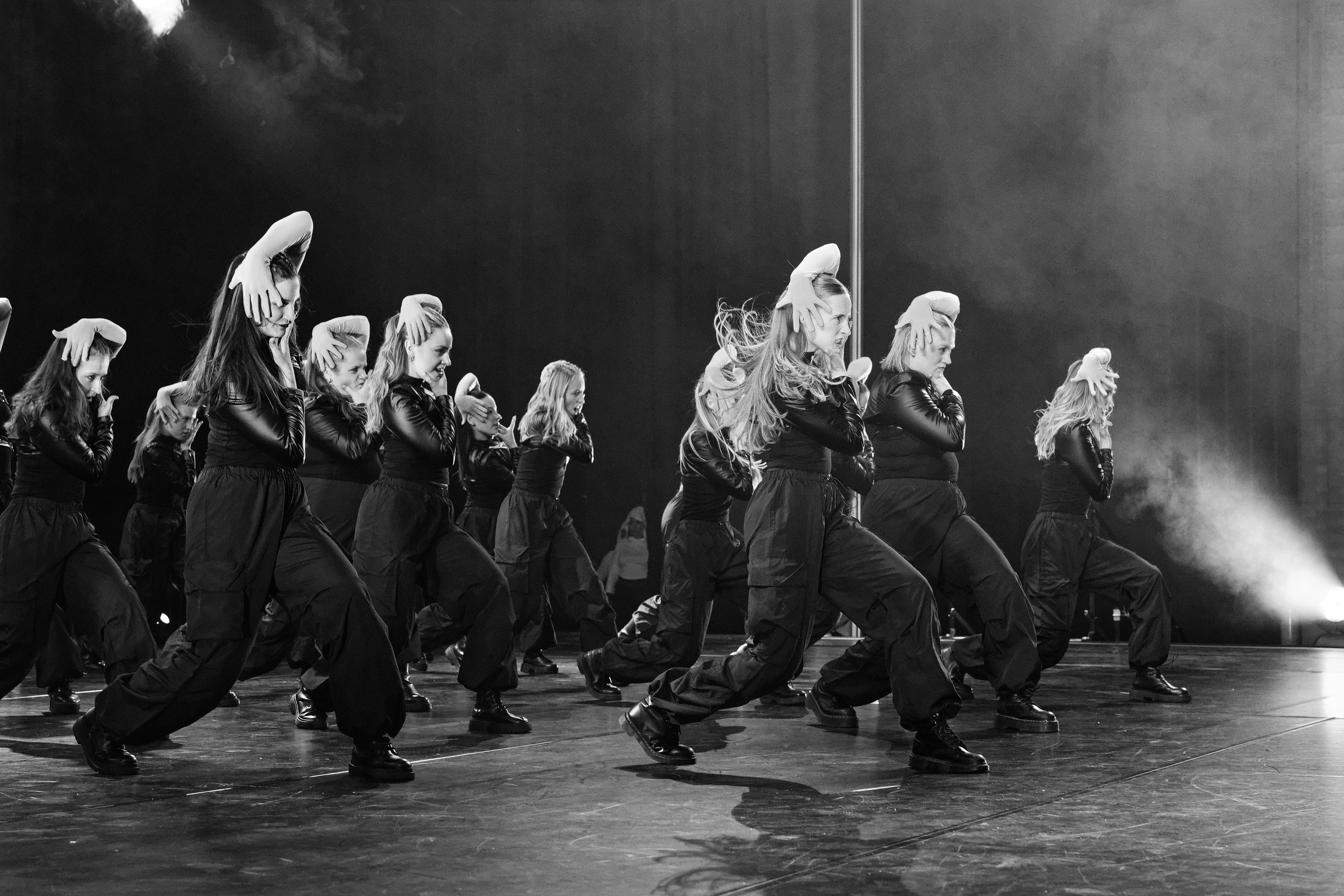 Magie des Tanzes. Hochzeits- und Reportagefotograf in München, Bayern, Deutschland. LORAN MEDIA