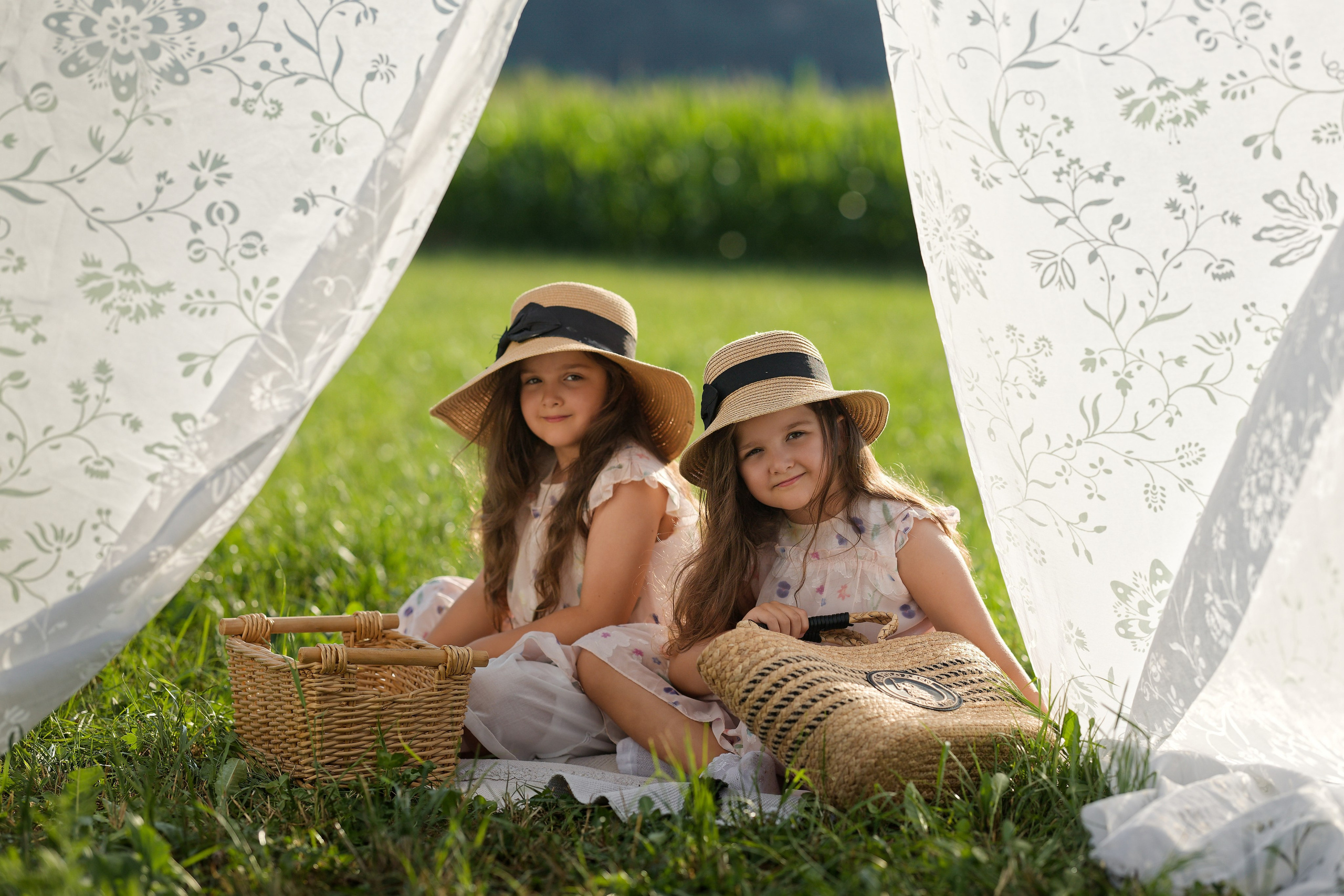 Sommerglück auf dem Feld. Wedding and reportage photographer in Munich, Regensburg, Bavaria & all across Germany — LORAN Media