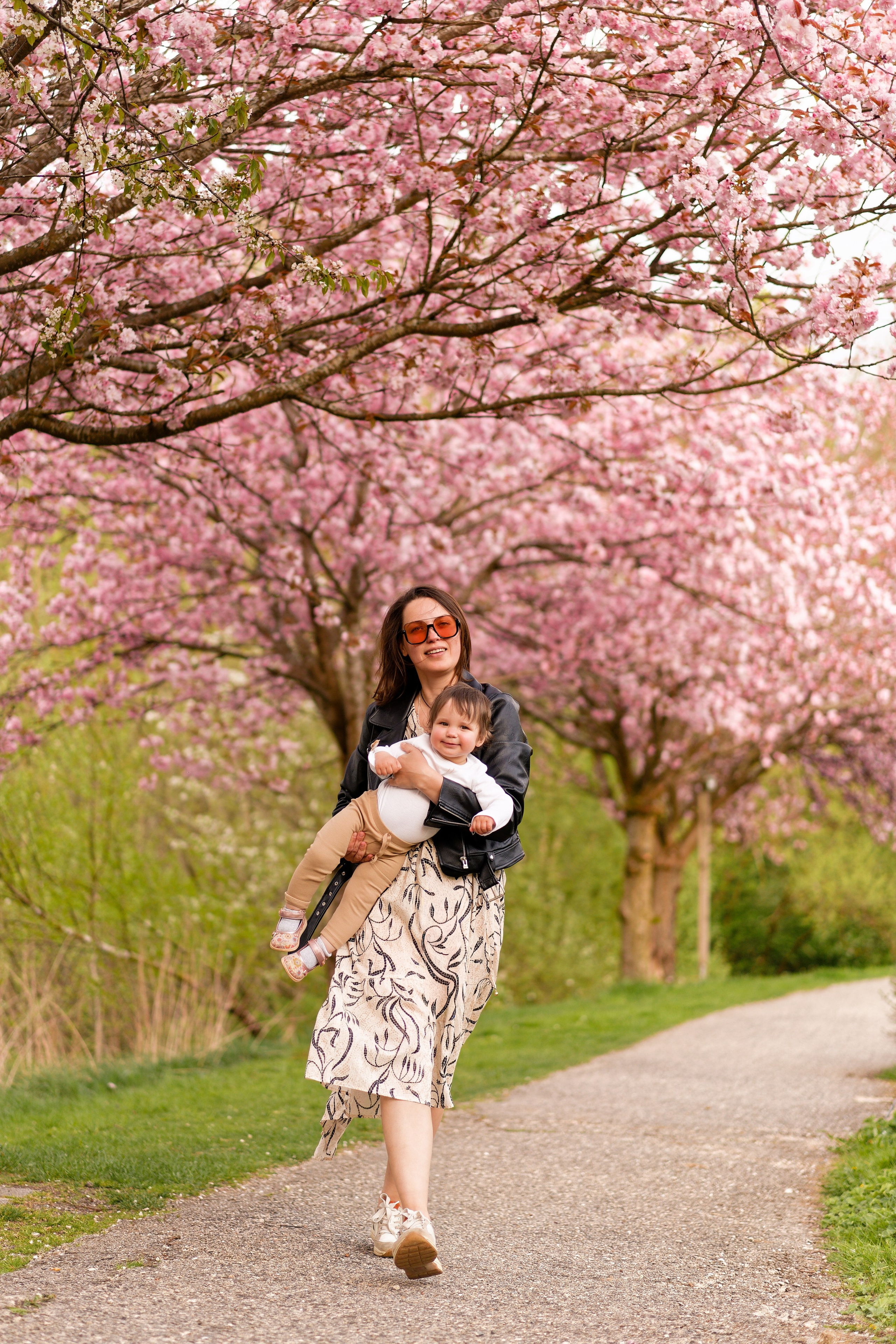 Kirschblüten-Familienshooting. Весільний та репортажний фотограф у Мюнхені, Баваріі та по всій Німеччині – LORAN Media