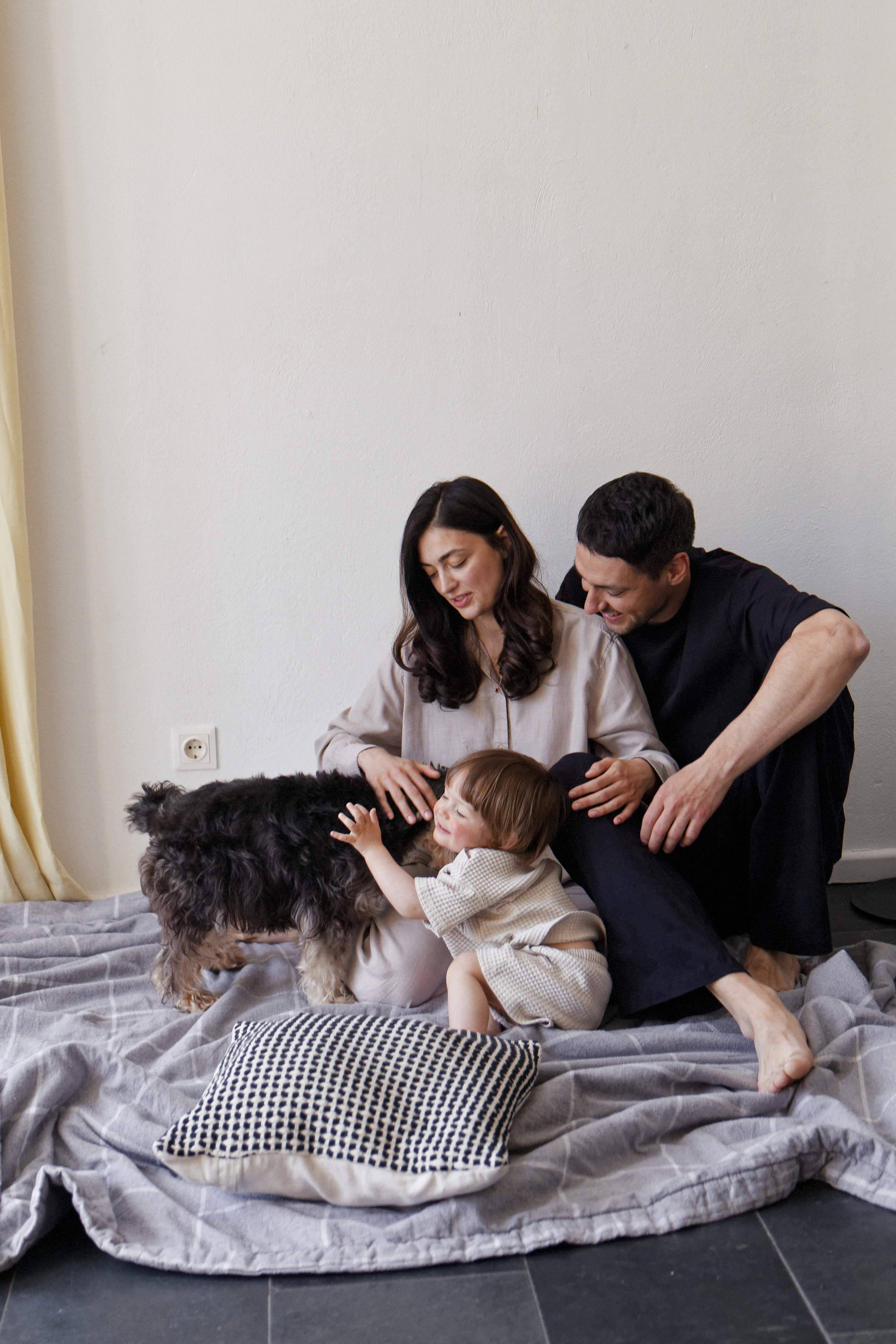 Gemütlicher Morgen Zuhause. Wedding and reportage photographer in Munich, Regensburg, Bavaria & all across Germany — LORAN Media