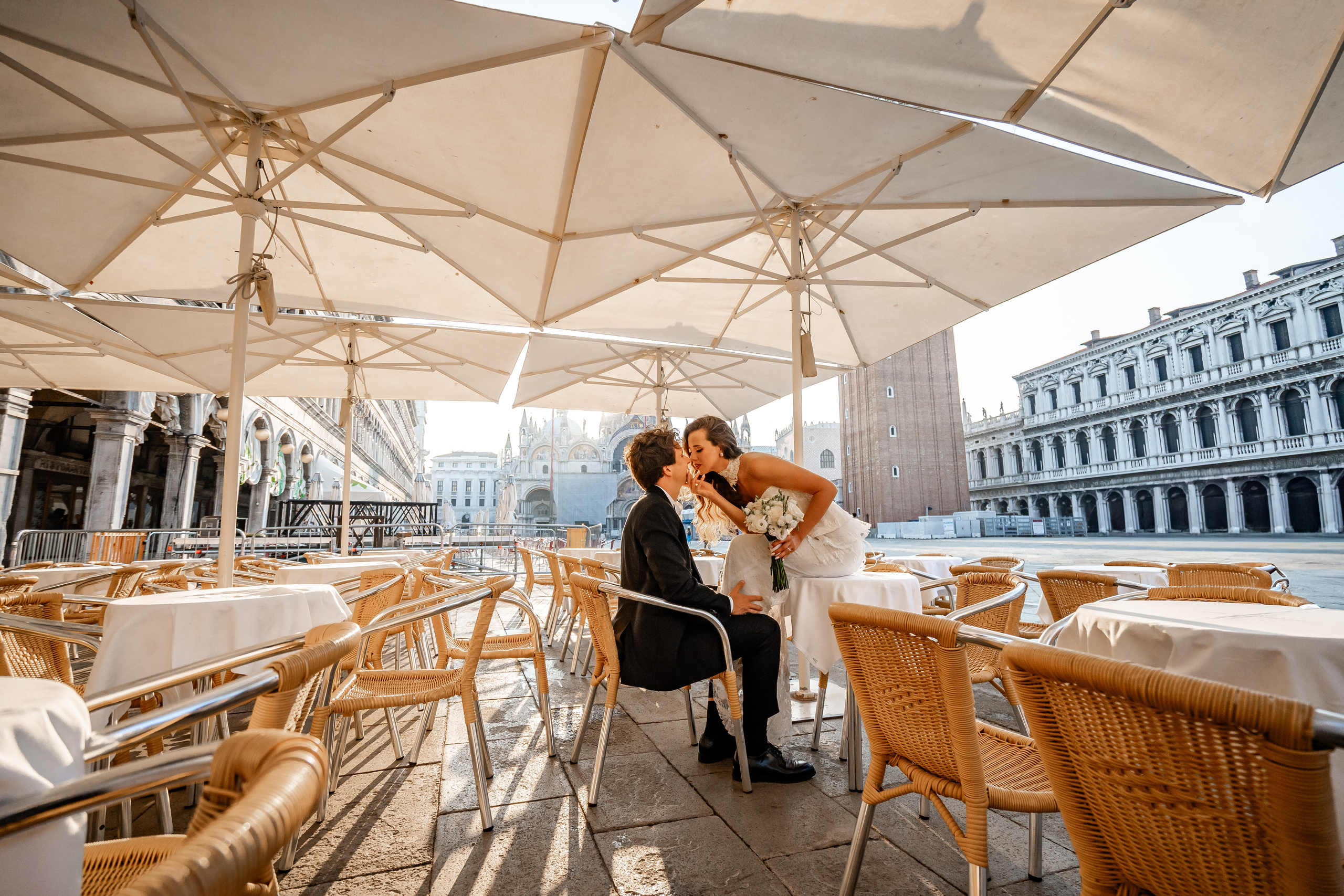 Venetianische Liebesgeschichte. Hochzeits- und Reportagefotograf in München, Bayern, Deutschland. LORAN MEDIA