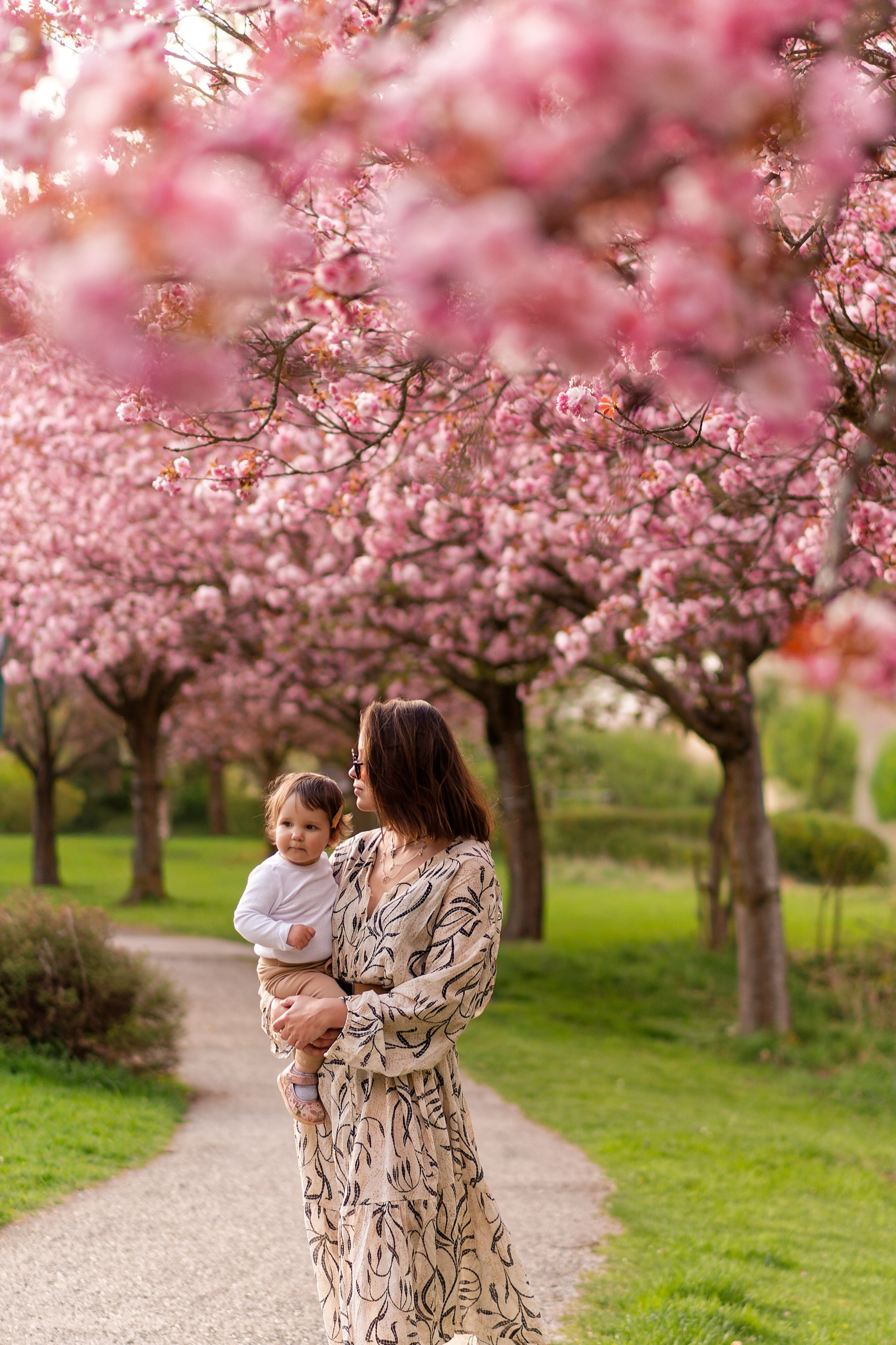 Kirschblüten-Familienshooting. Весільний та репортажний фотограф у Мюнхені, Баваріі та по всій Німеччині – LORAN Media