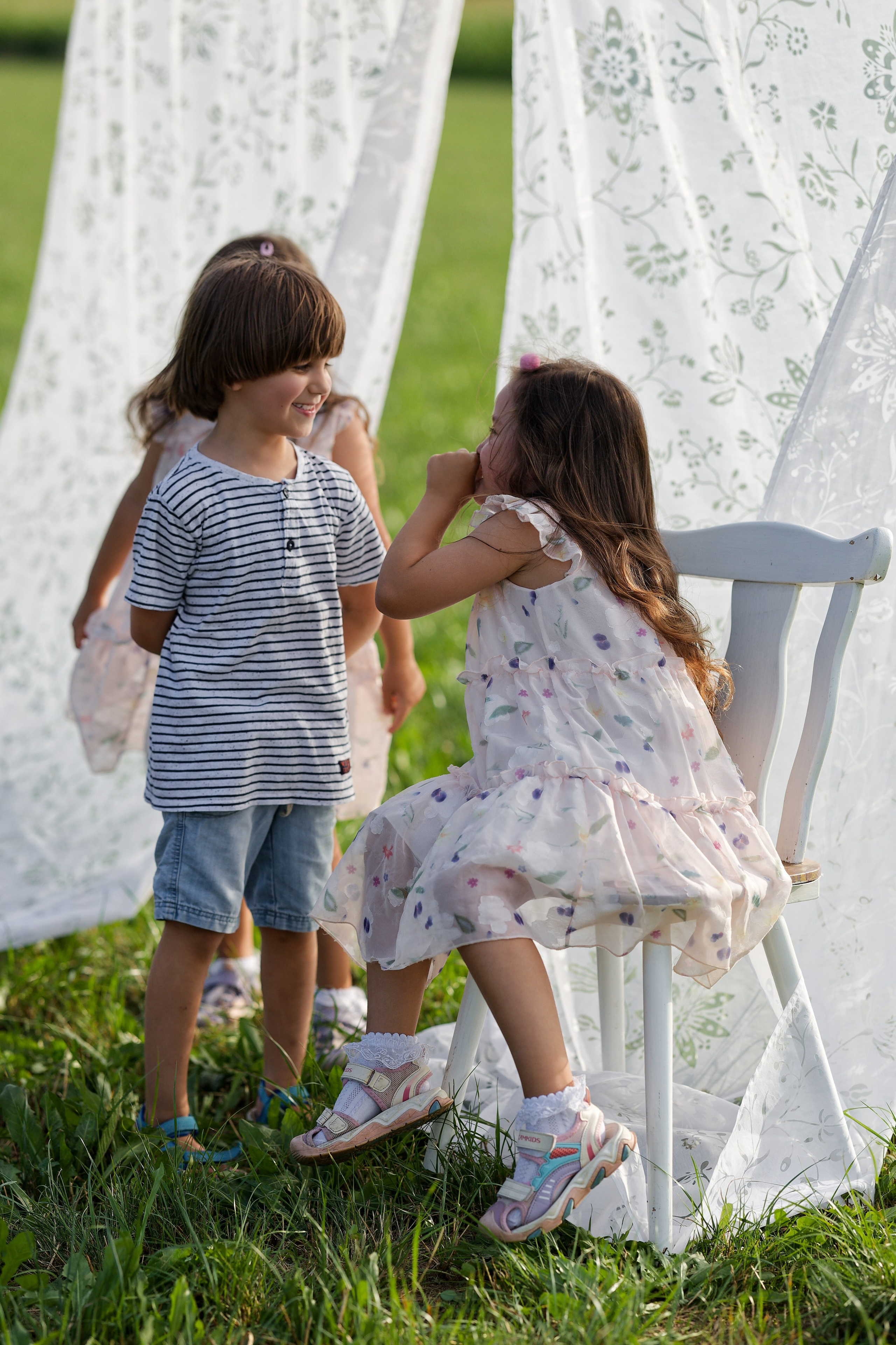 Sommerglück auf dem Feld. Wedding and reportage photographer in Munich, Regensburg, Bavaria & all across Germany — LORAN Media