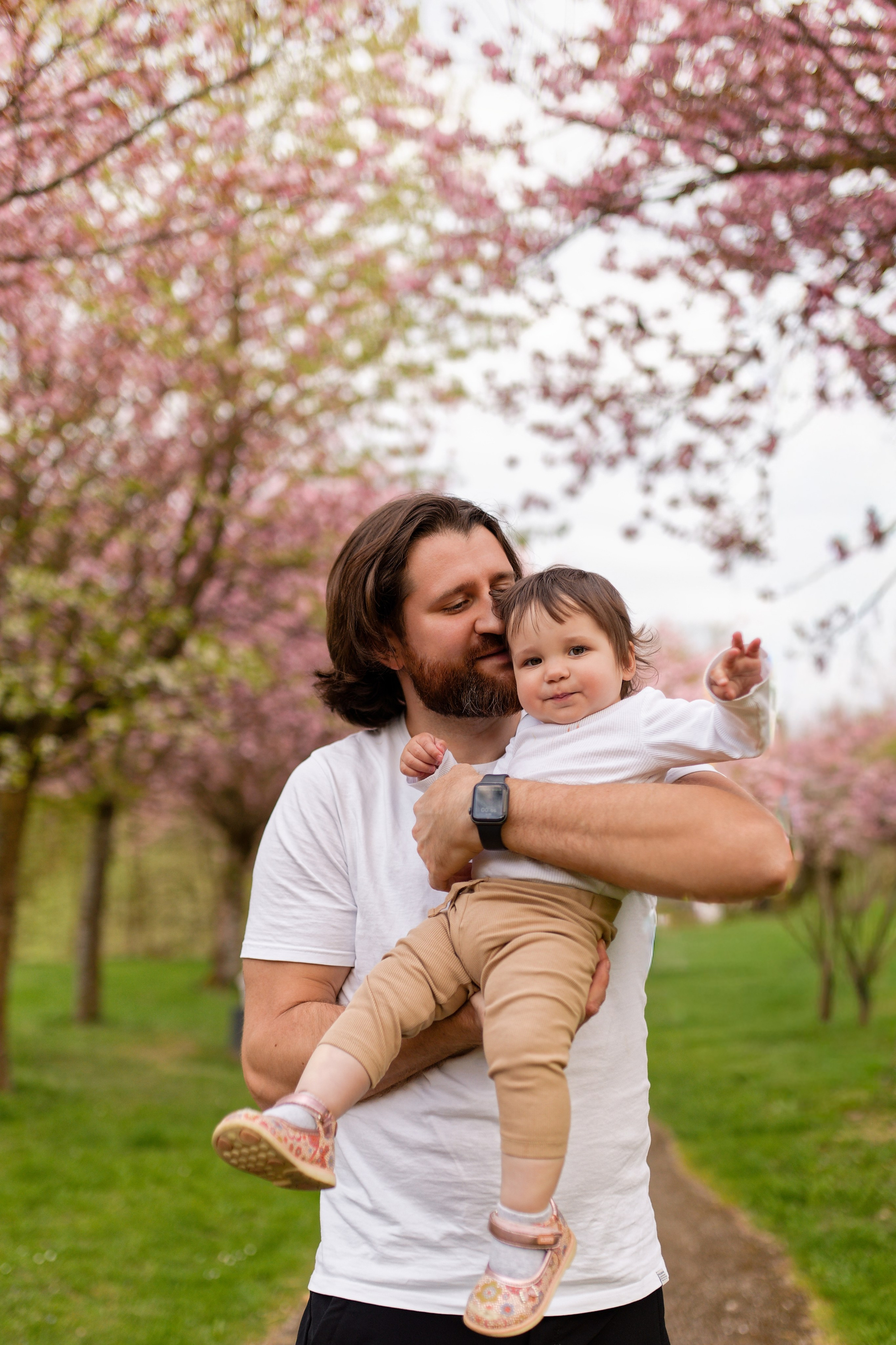 Kirschblüten-Familienshooting. Весільний та репортажний фотограф у Мюнхені, Баваріі та по всій Німеччині – LORAN Media