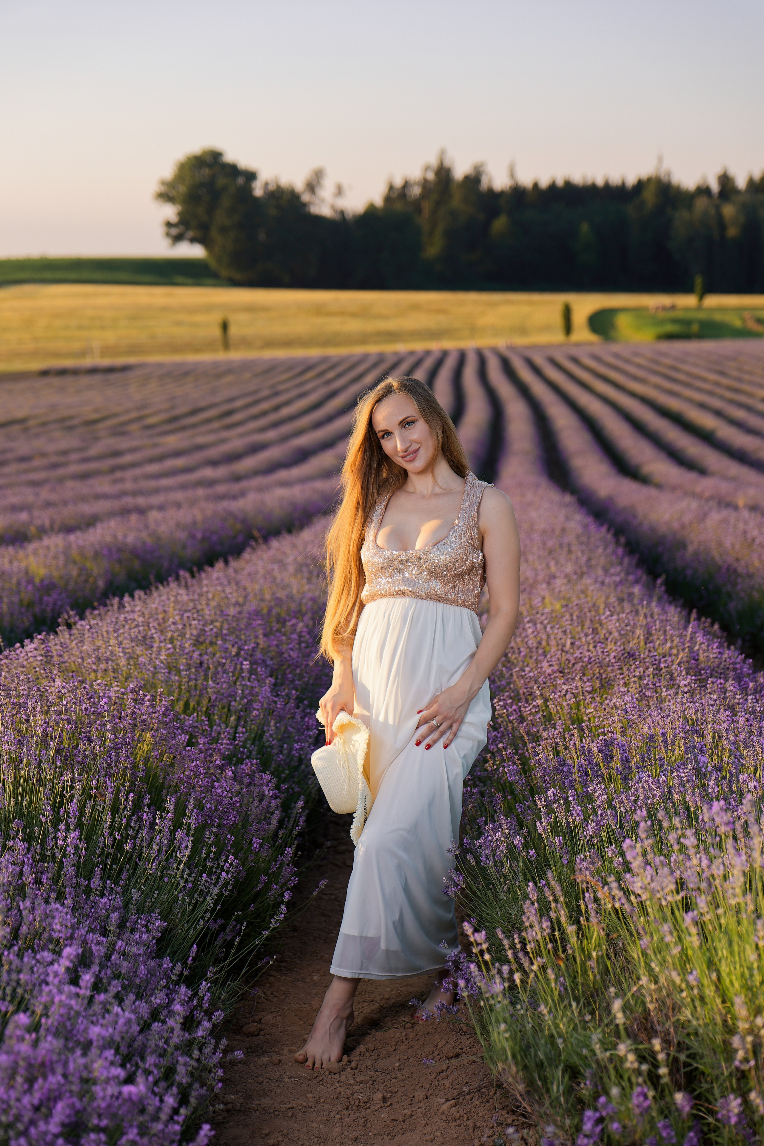 Lavander fild. Wedding and reportage photographer in Munich, Regensburg, Bavaria & all across Germany — LORAN Media