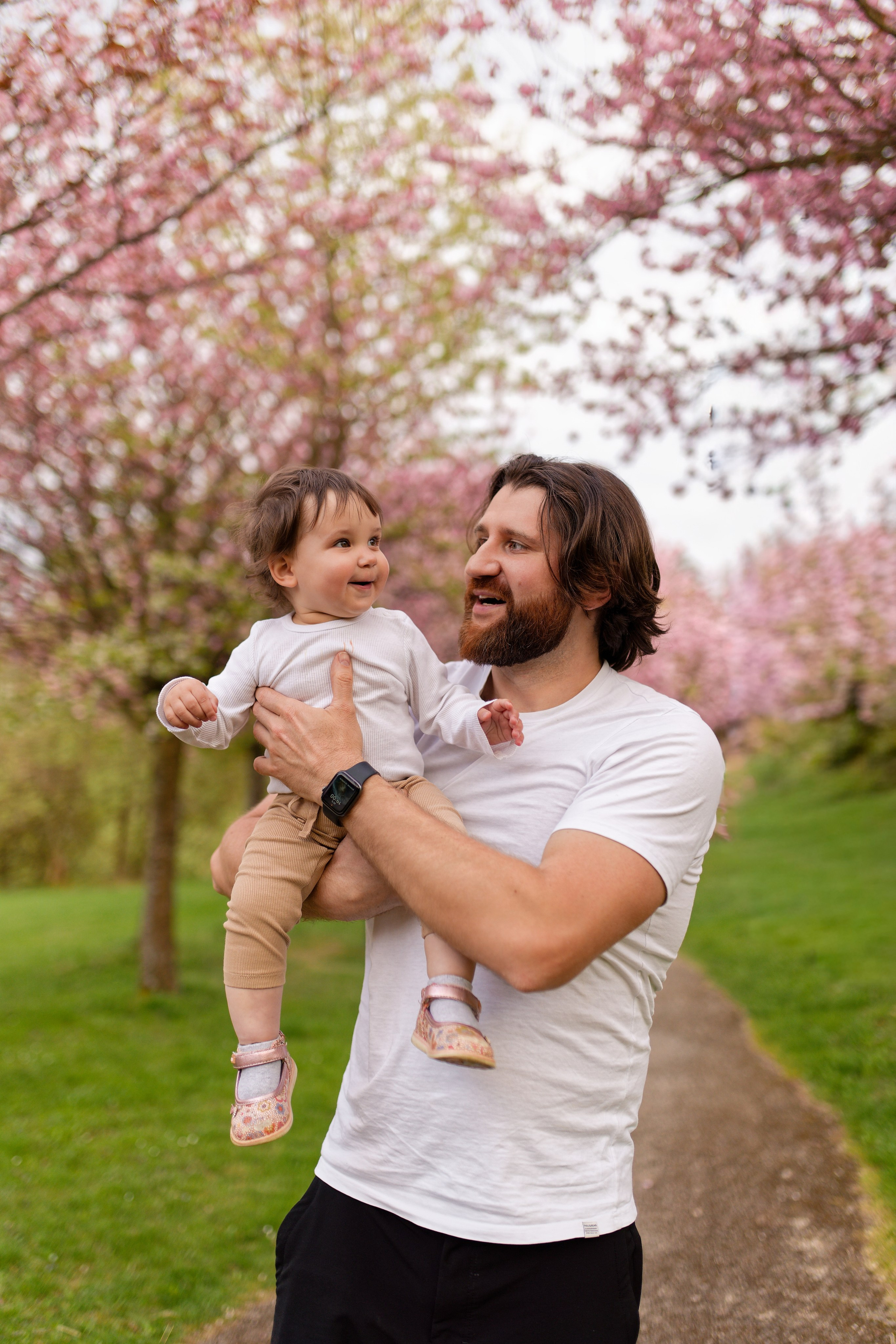 Kirschblüten-Familienshooting. Весільний та репортажний фотограф у Мюнхені, Баваріі та по всій Німеччині – LORAN Media