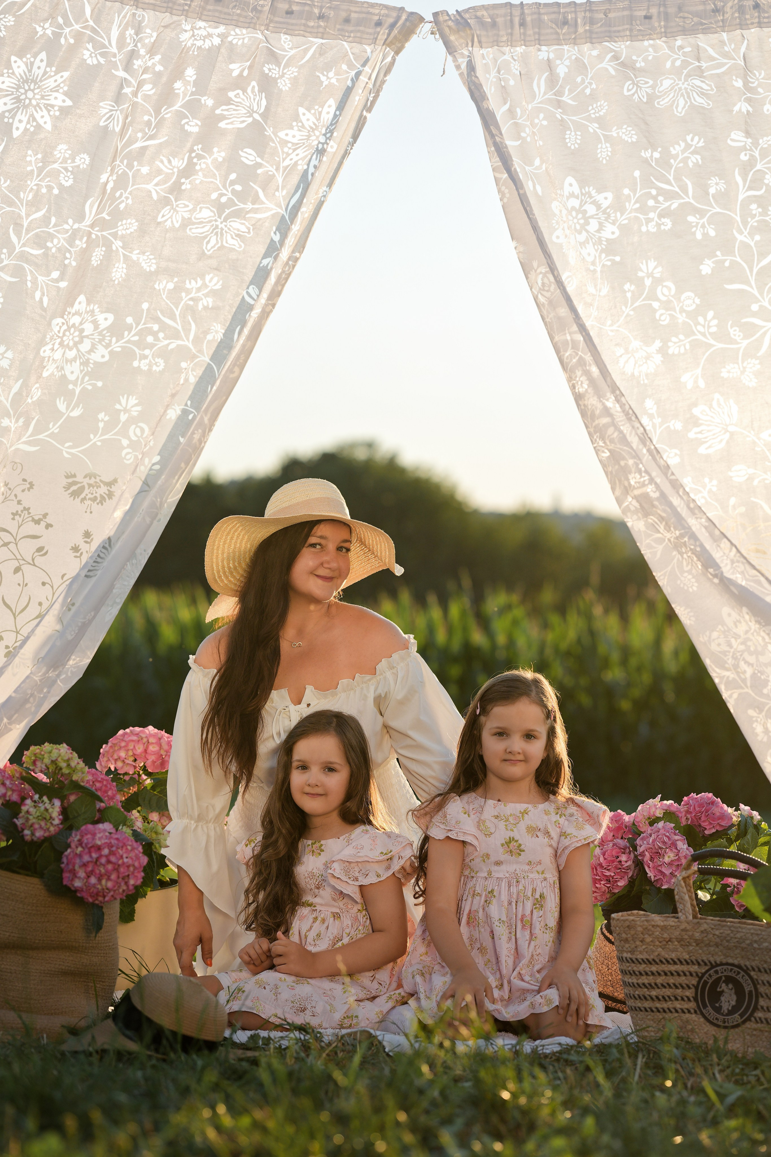Sommerglück auf dem Feld. Wedding and reportage photographer in Munich, Regensburg, Bavaria & all across Germany — LORAN Media