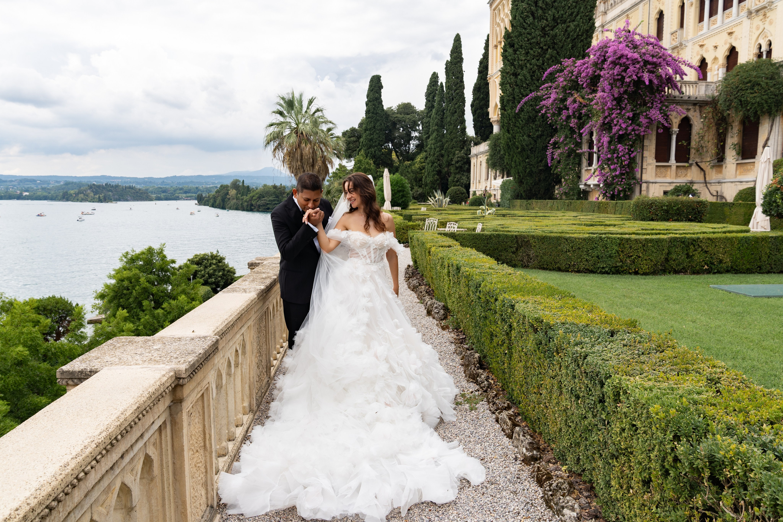 Traumhochzeit auf der Schlossinsel. Hochzeits- und Reportagefotograf in München, Bayern, Deutschland. LORAN MEDIA
