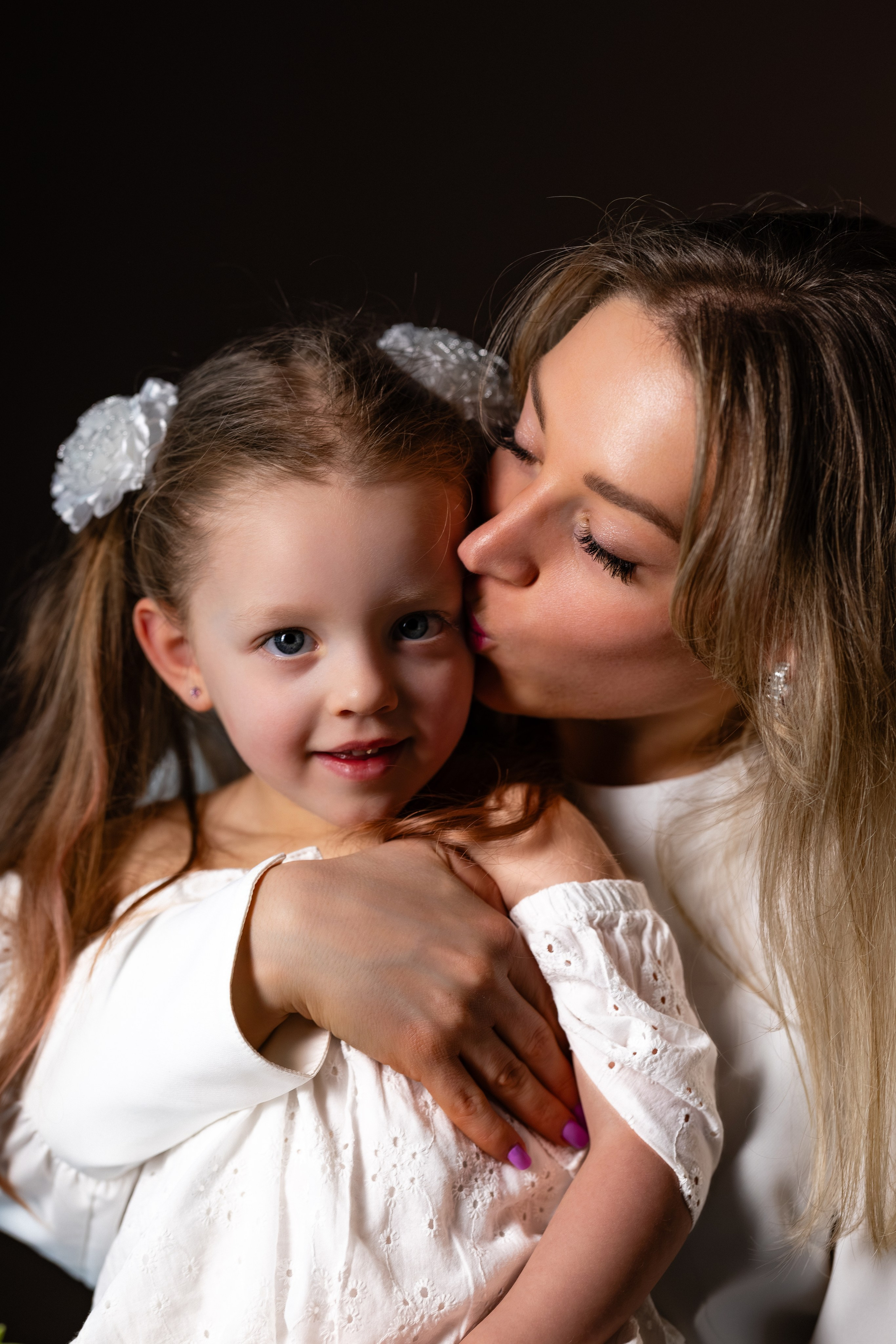 Sofia und Alina. Hochzeits- und Reportagefotograf in München, Bayern, Deutschland. LORAN MEDIA