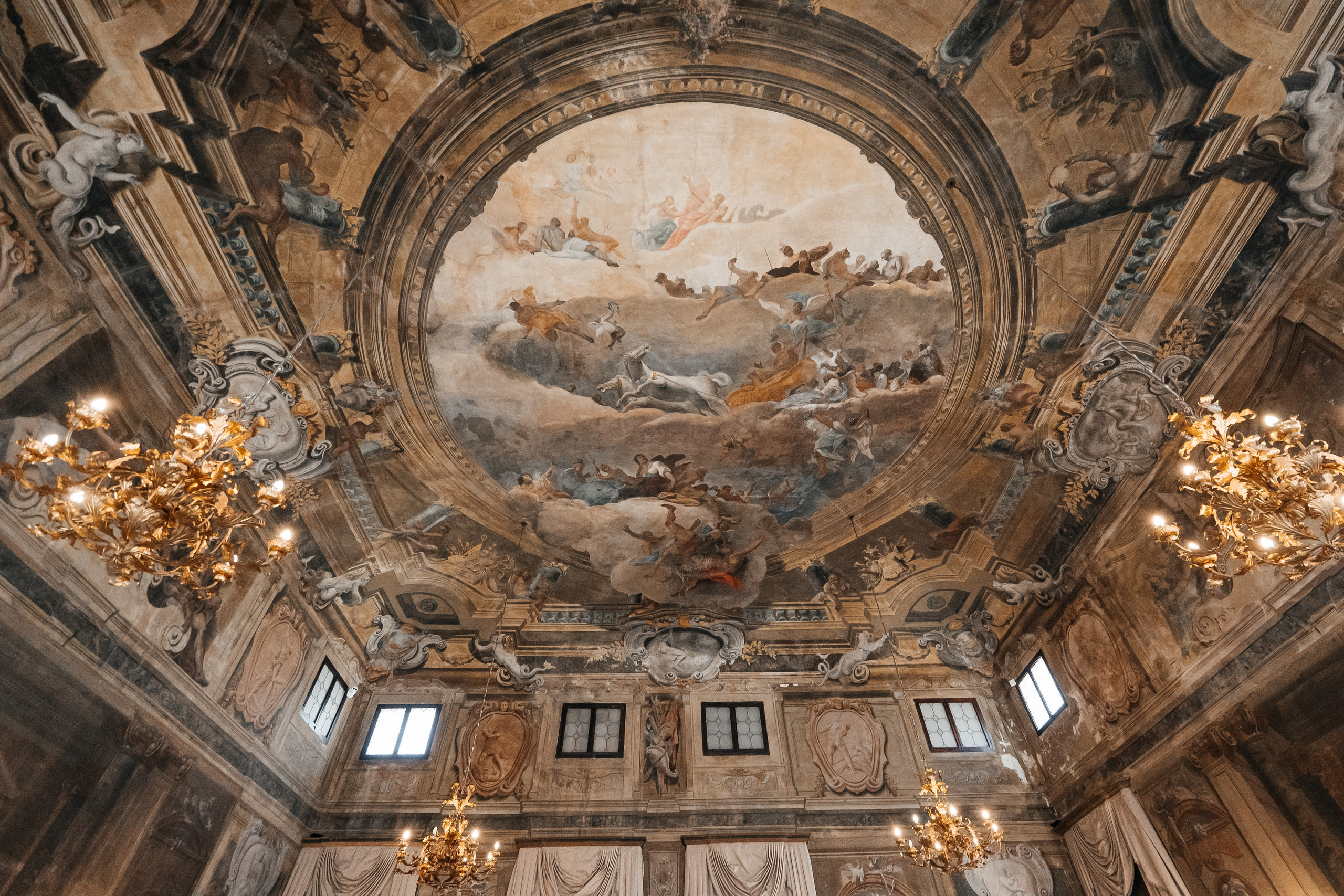 Eleganz im Historischen Schloss. Hochzeits- und Reportagefotograf in München, Bayern, Deutschland. LORAN MEDIA