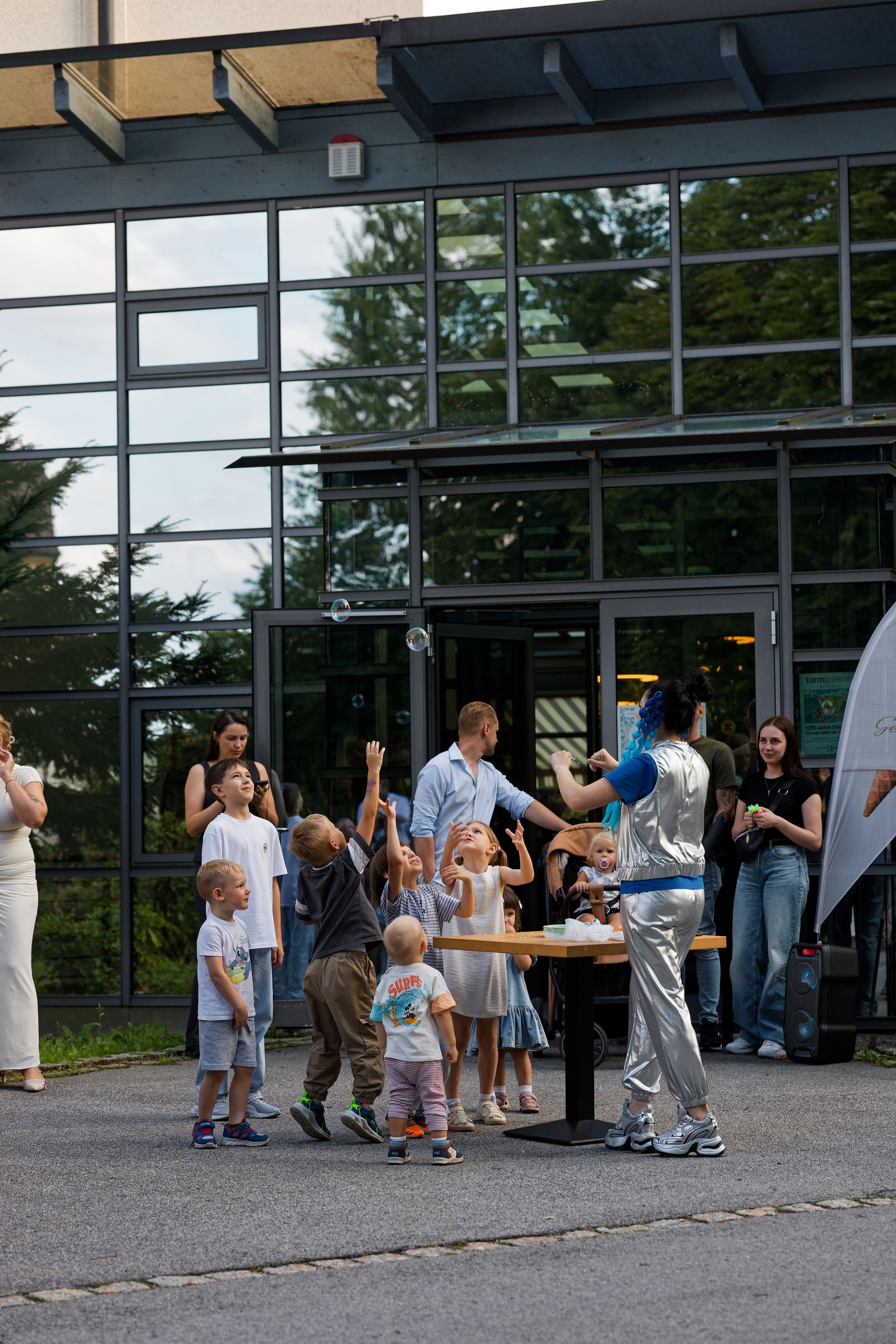 Olivias Geburtstag. Wedding and reportage photographer in Munich, Regensburg, Bavaria & all across Germany — LORAN Media