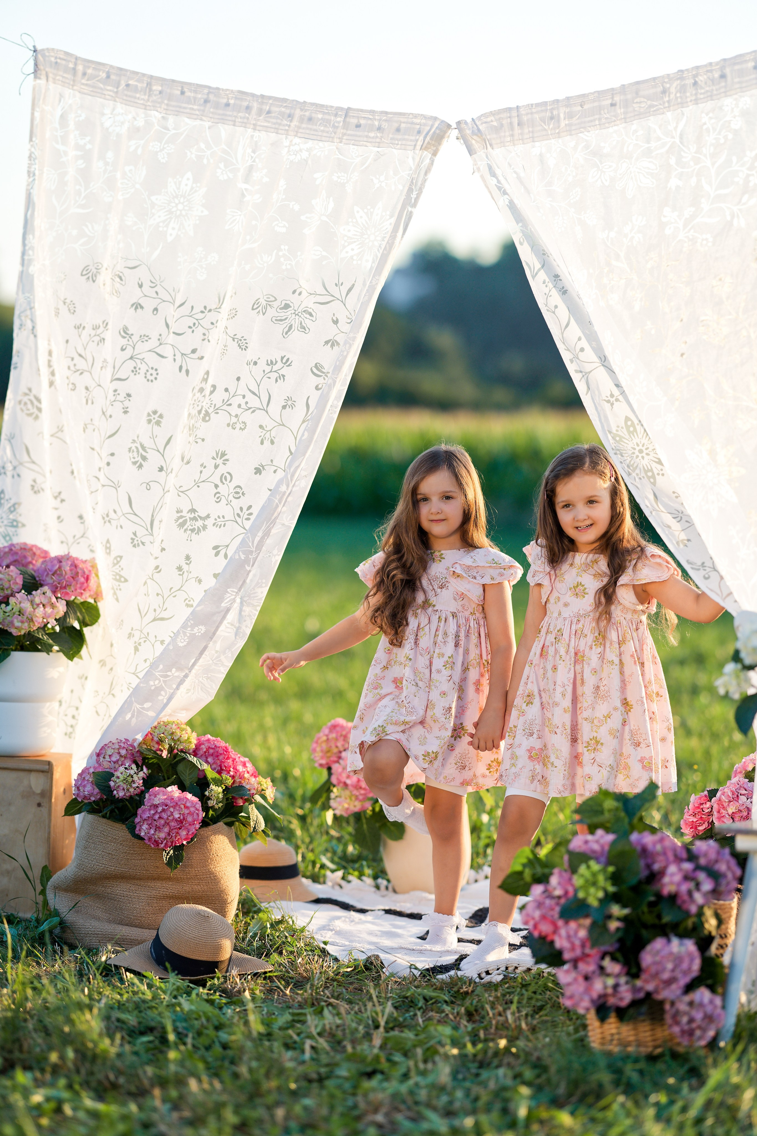 Sommerglück auf dem Feld. Wedding and reportage photographer in Munich, Regensburg, Bavaria & all across Germany — LORAN Media