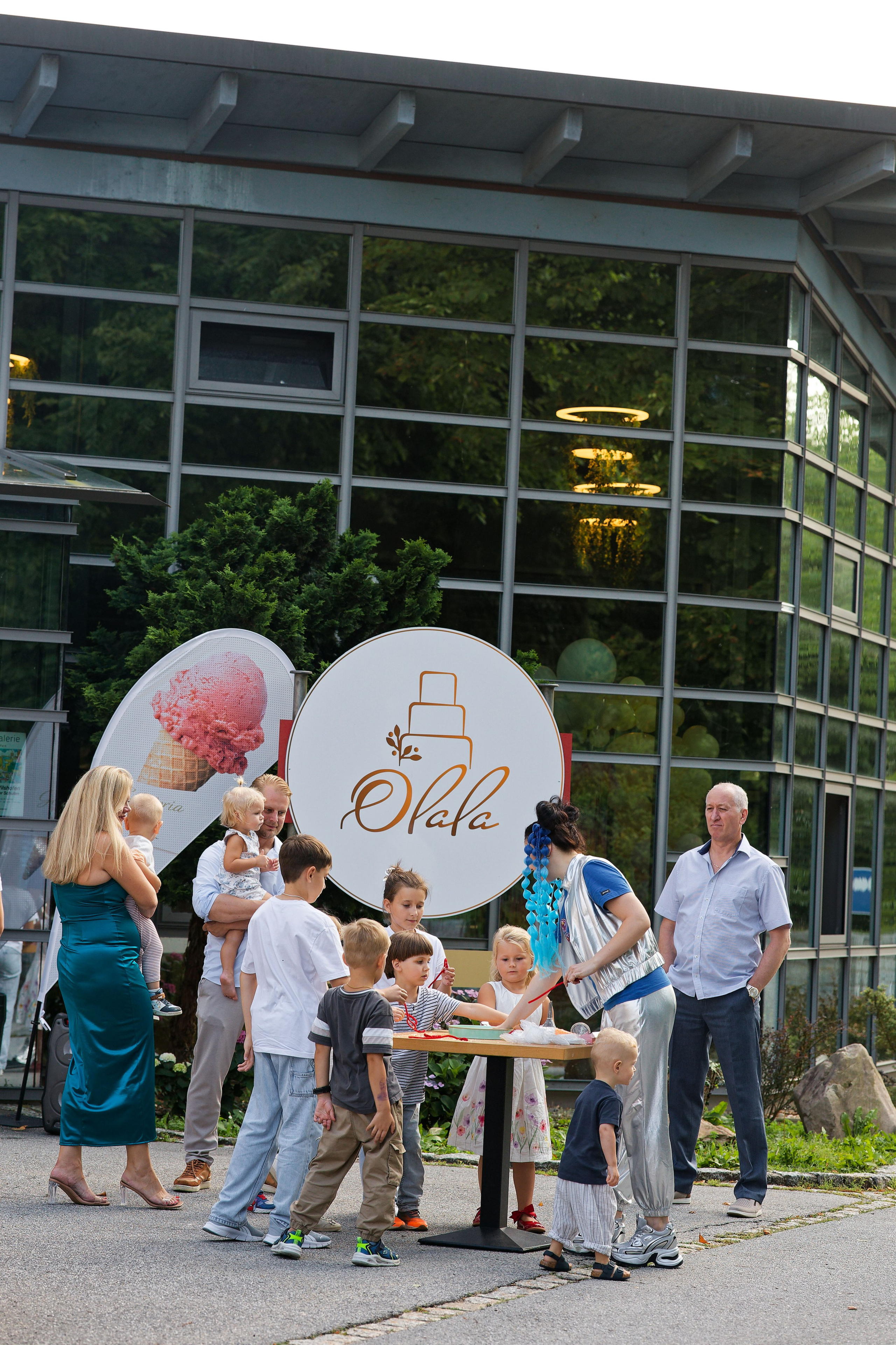Olivias Geburtstag. Wedding and reportage photographer in Munich, Regensburg, Bavaria & all across Germany — LORAN Media