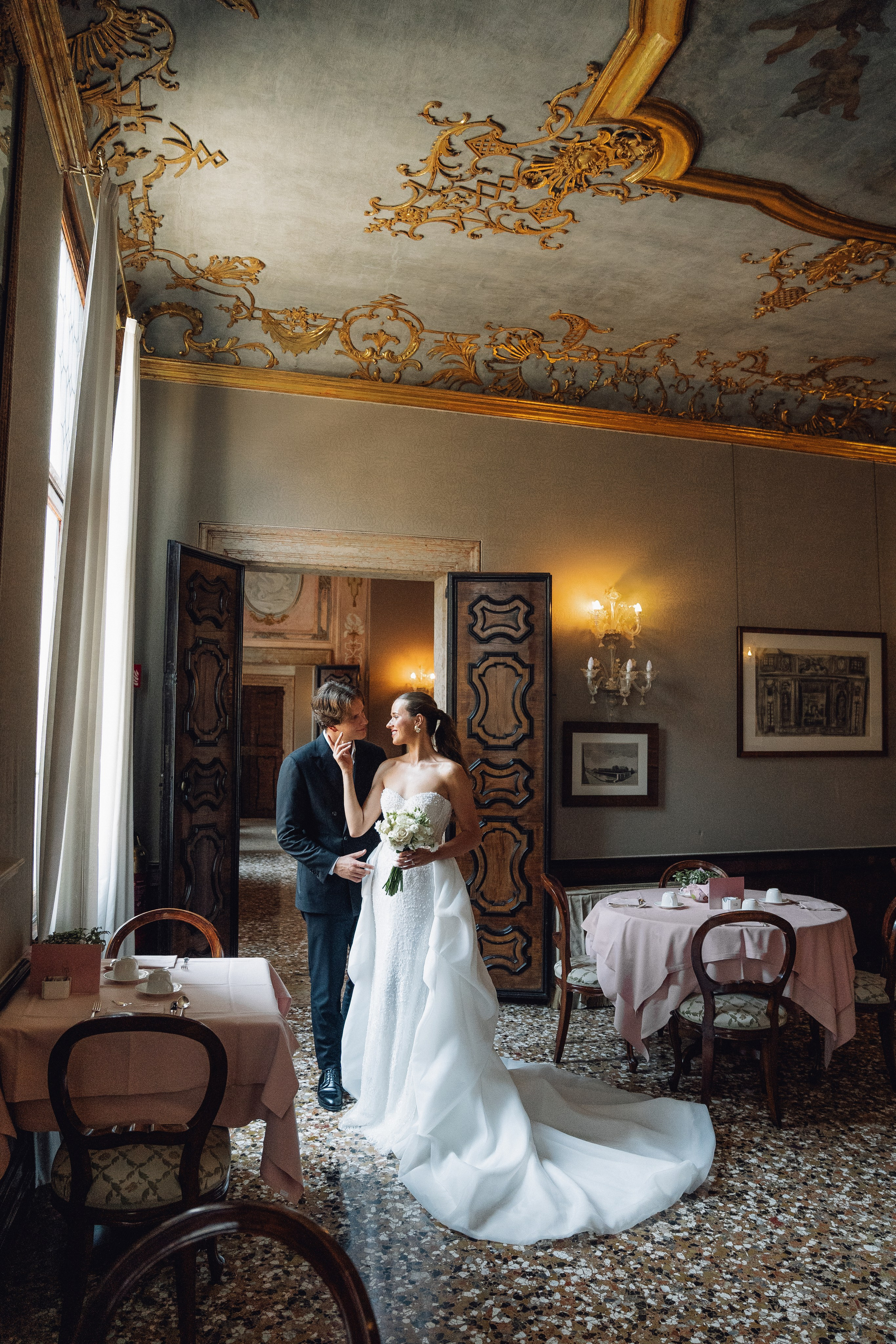 Eleganz im Historischen Schloss. Hochzeits- und Reportagefotograf in München, Bayern, Deutschland. LORAN MEDIA