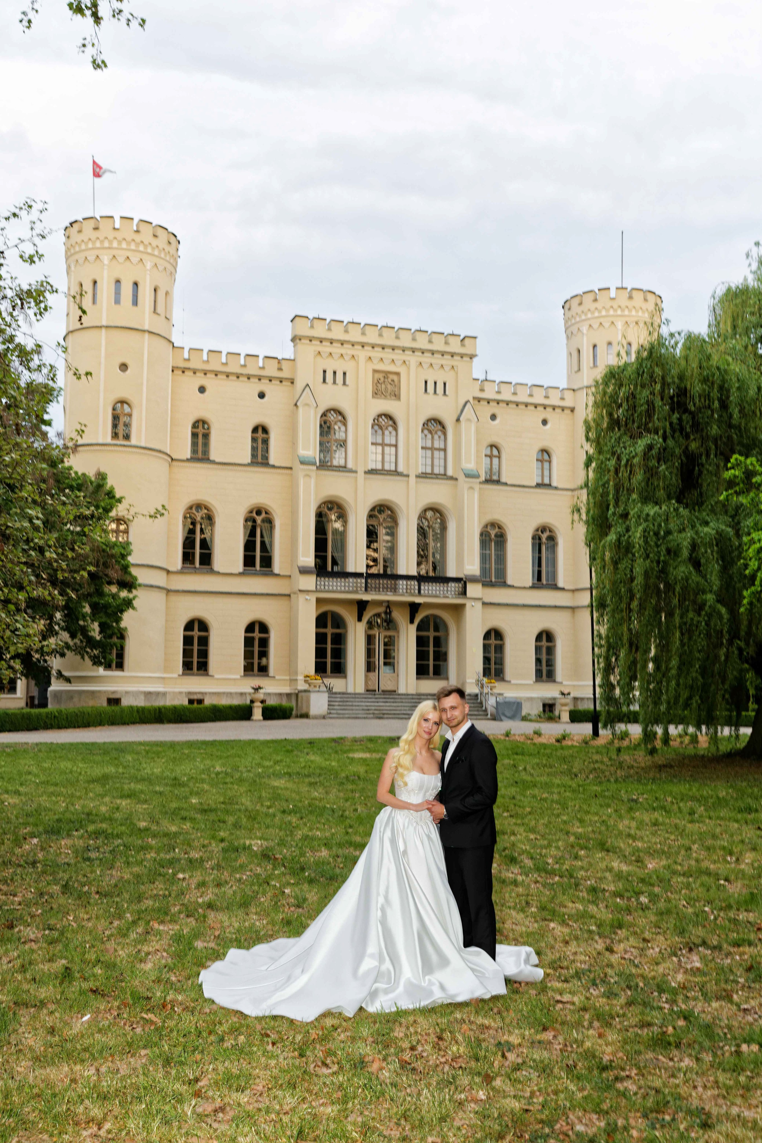 Elegante Schloss-Hochzeit. Свадебный и репортажный фотограф в Мюнхене, Регенсбурге, Баварии и по всей Германии — LORAN MEDIA