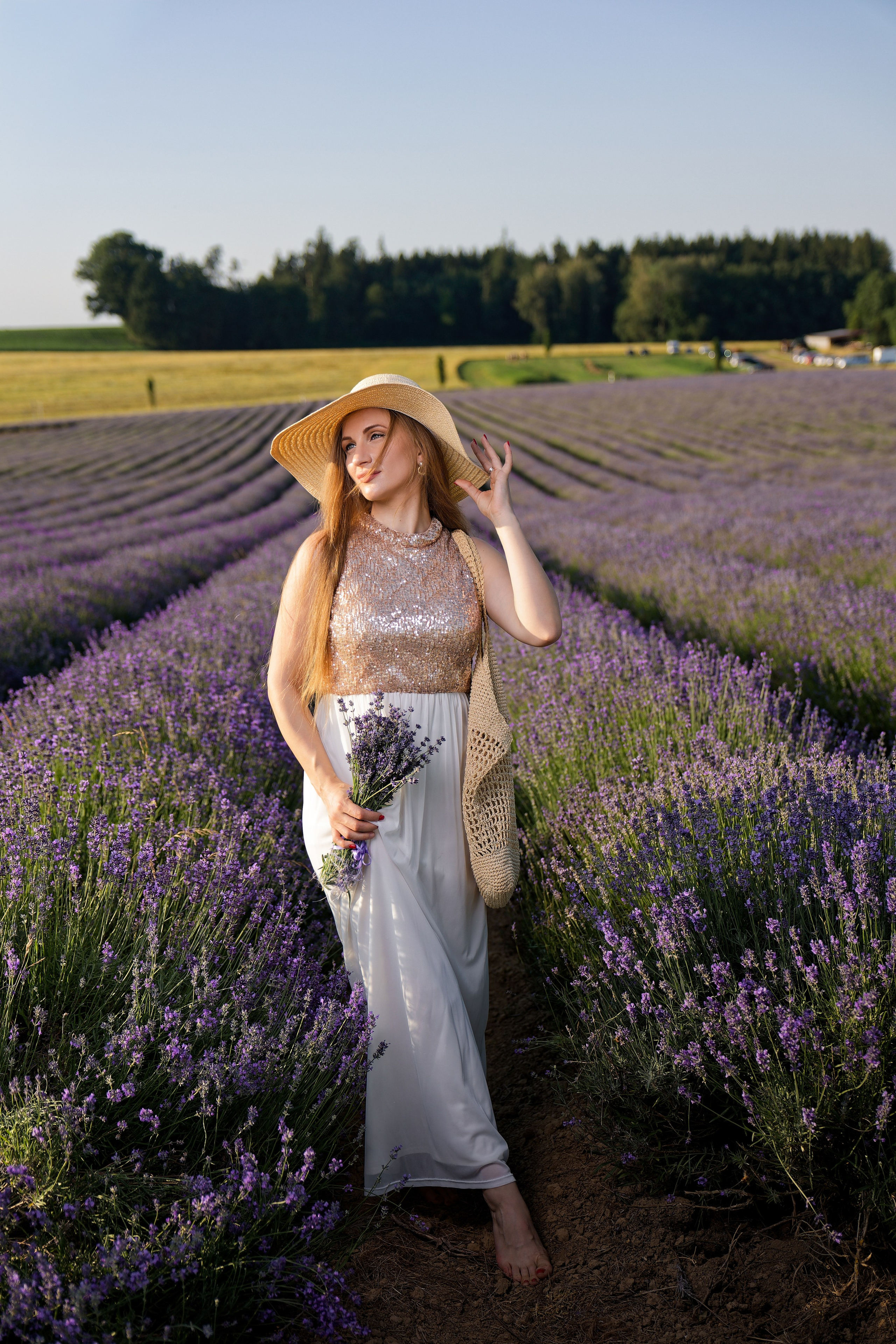 Lavander fild. Wedding and reportage photographer in Munich, Regensburg, Bavaria & all across Germany — LORAN Media