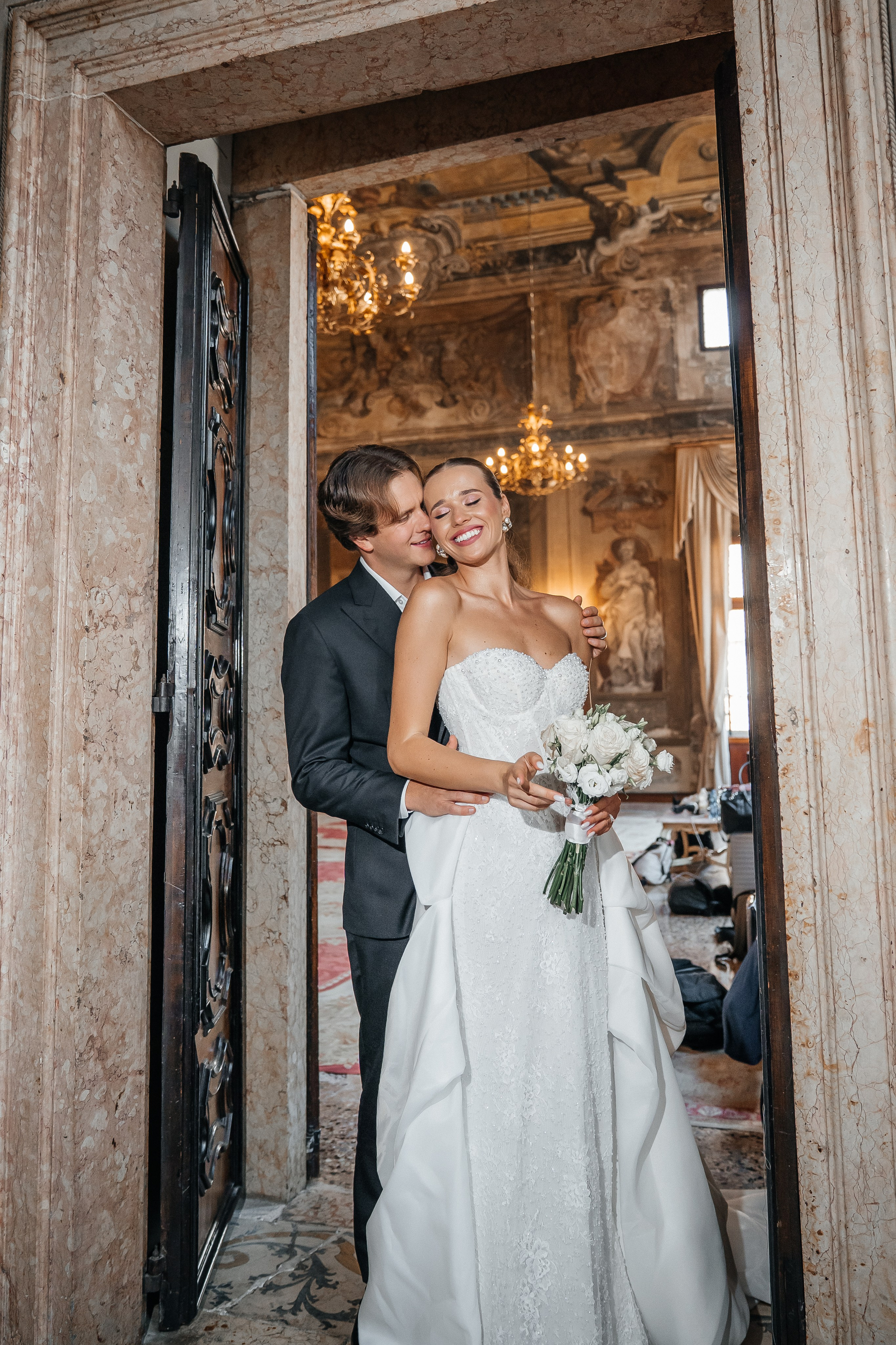 Eleganz im Historischen Schloss. Hochzeits- und Reportagefotograf in München, Bayern, Deutschland. LORAN MEDIA
