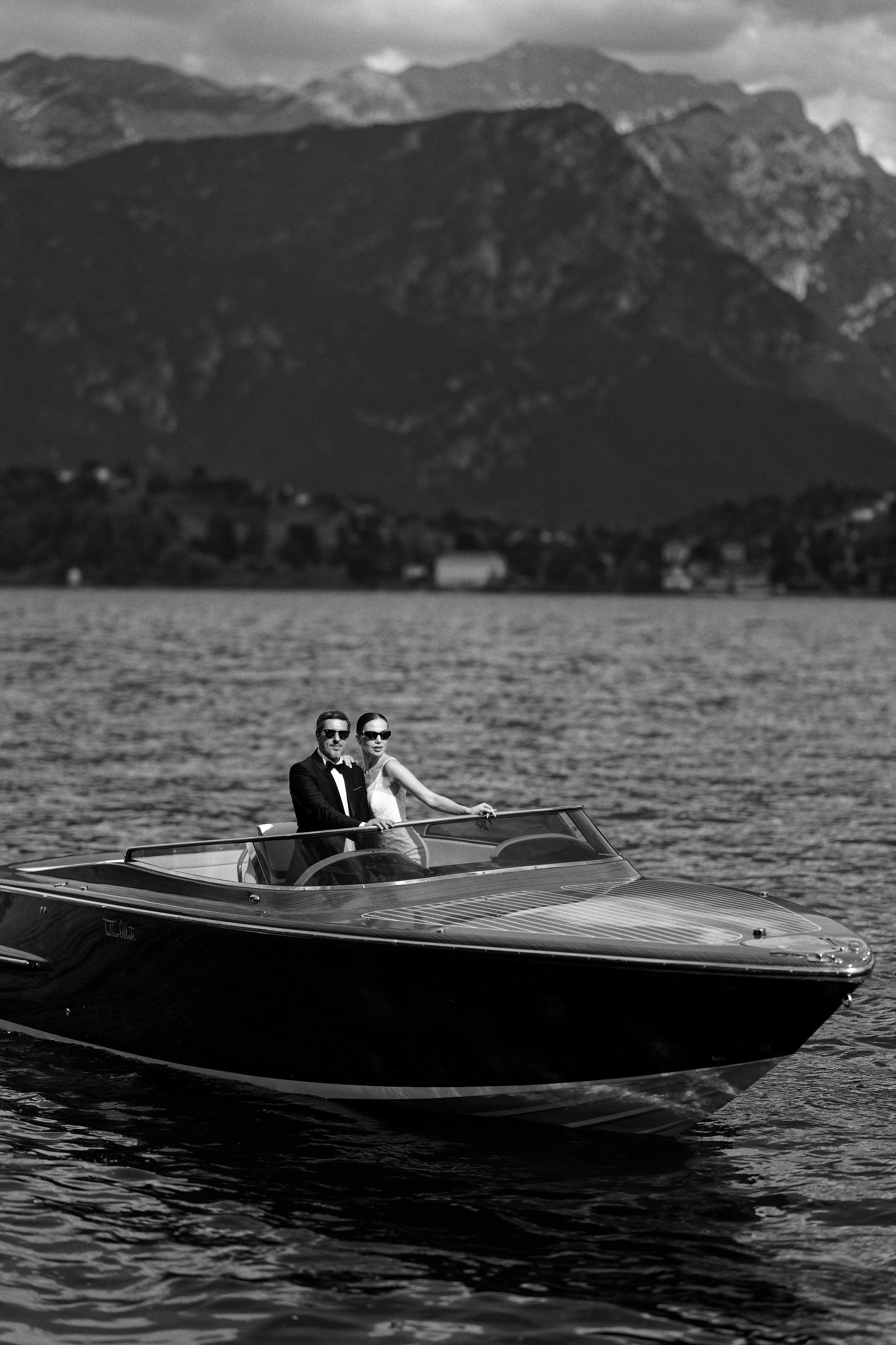 Traumpaar am Comer See. Hochzeits- und Reportagefotograf in München, Bayern, Deutschland. LORAN MEDIA
