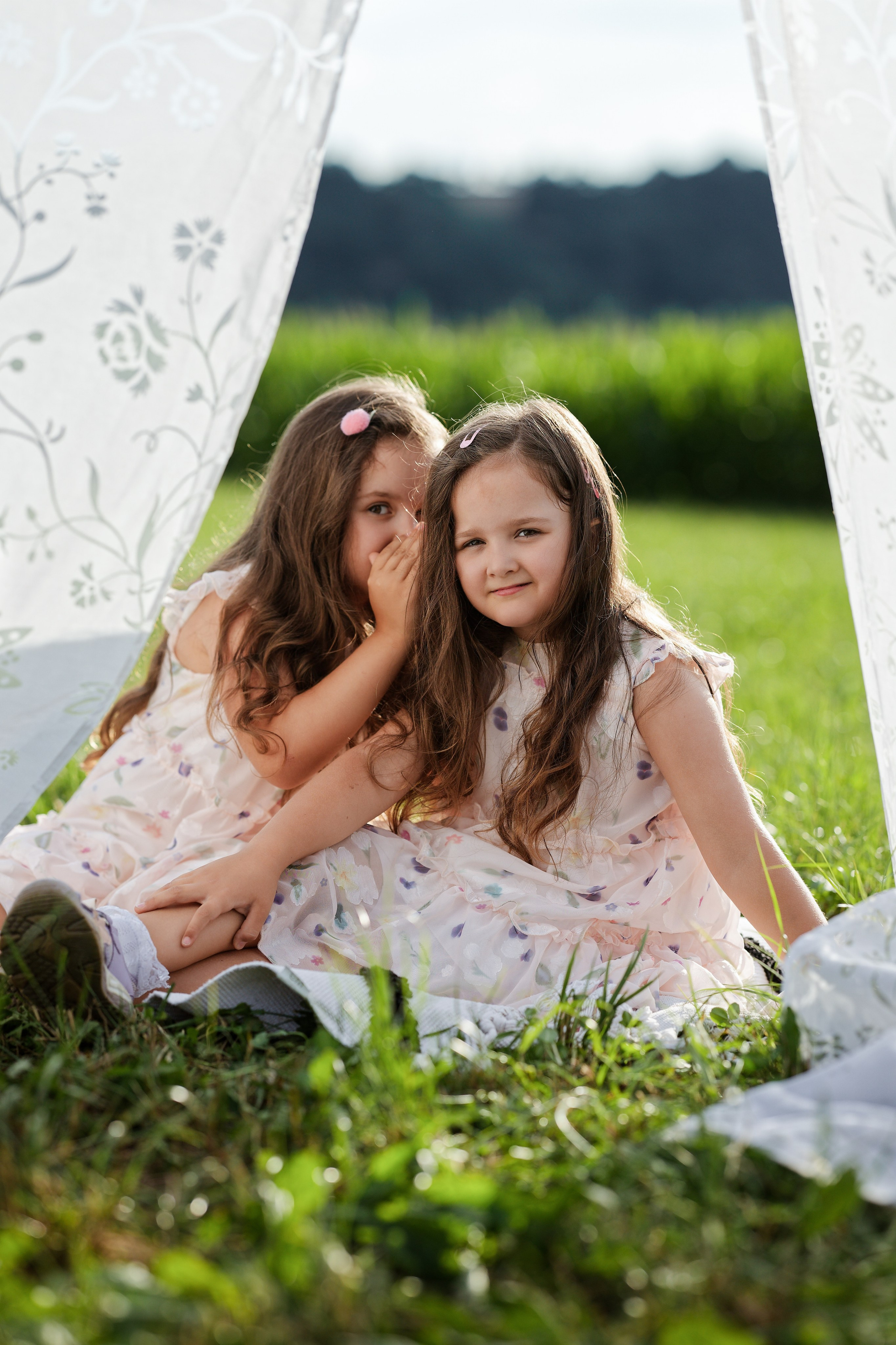 Sommerglück auf dem Feld. Wedding and reportage photographer in Munich, Regensburg, Bavaria & all across Germany — LORAN Media