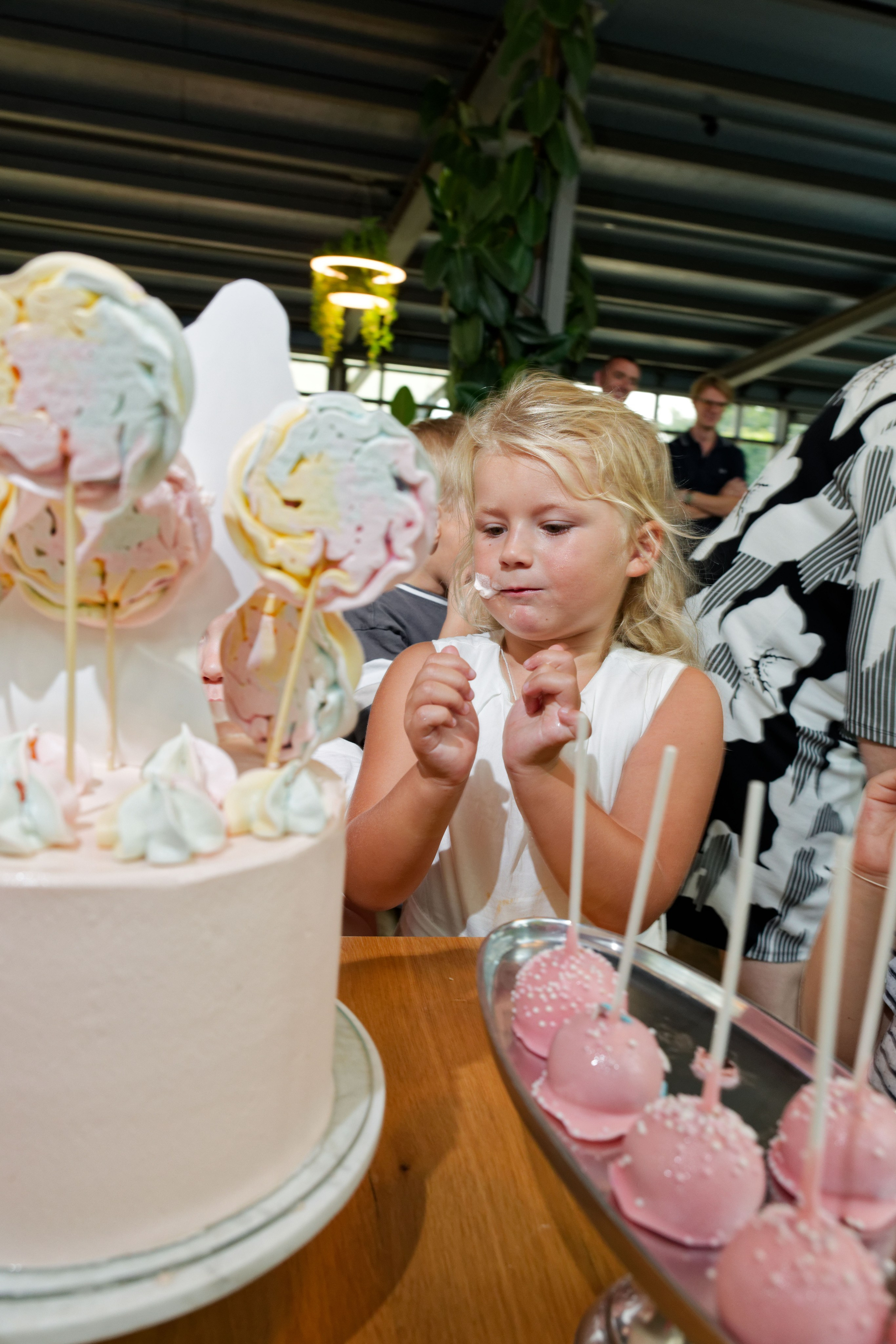 Olivias Geburtstag. Wedding and reportage photographer in Munich, Regensburg, Bavaria & all across Germany — LORAN Media