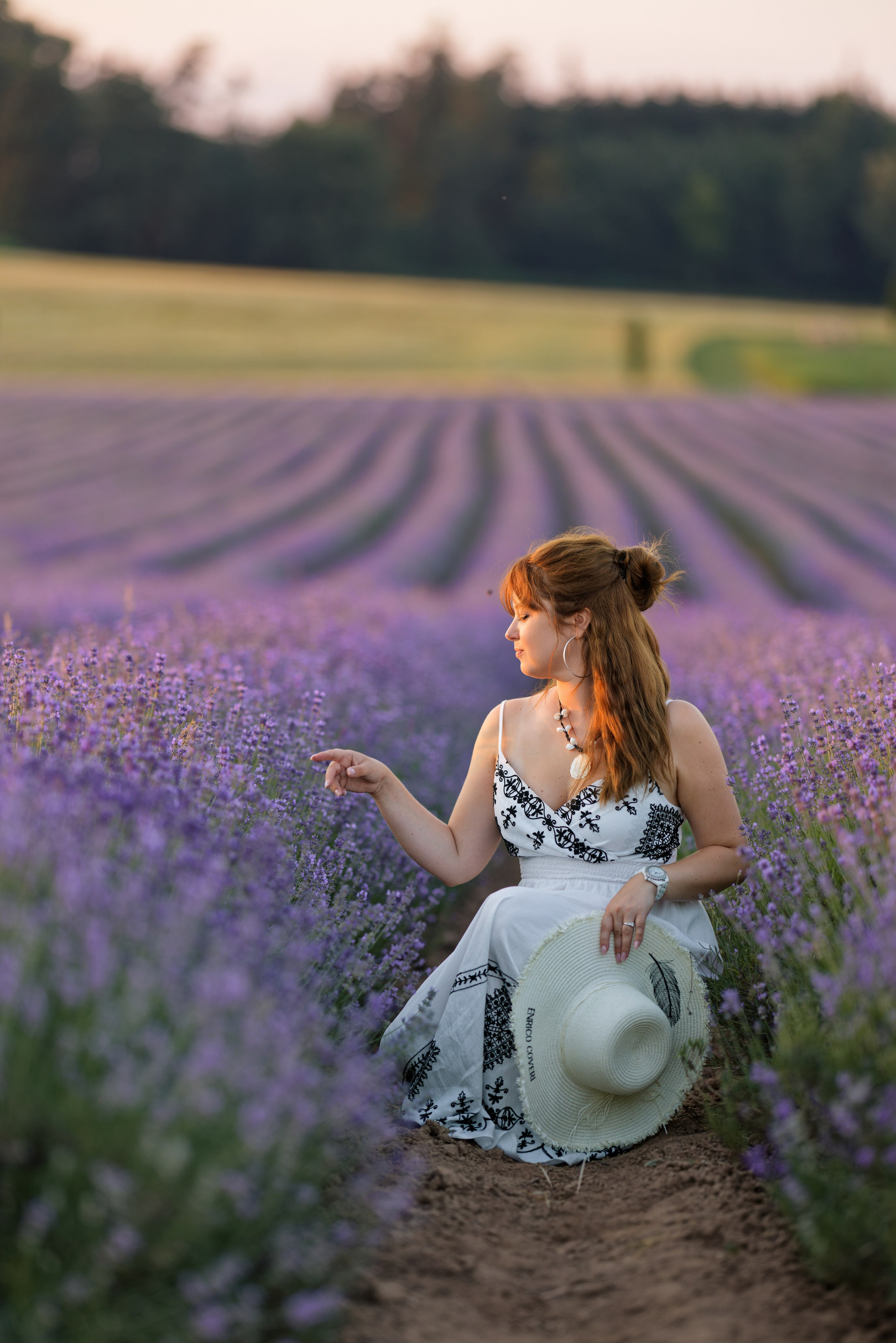 Lavander fild. Wedding and reportage photographer in Munich, Regensburg, Bavaria & all across Germany — LORAN Media