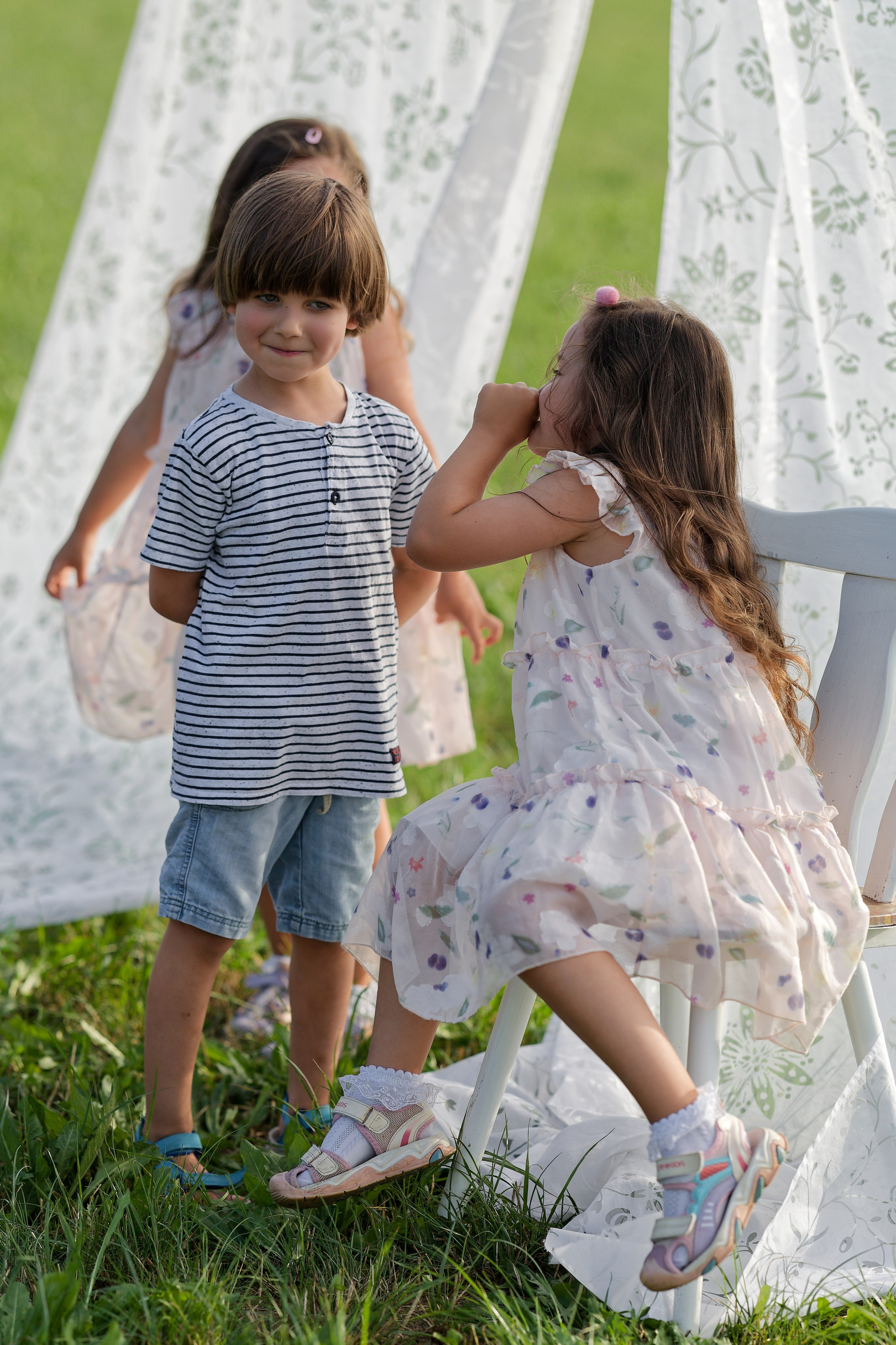 Sommerglück auf dem Feld. Wedding and reportage photographer in Munich, Regensburg, Bavaria & all across Germany — LORAN Media
