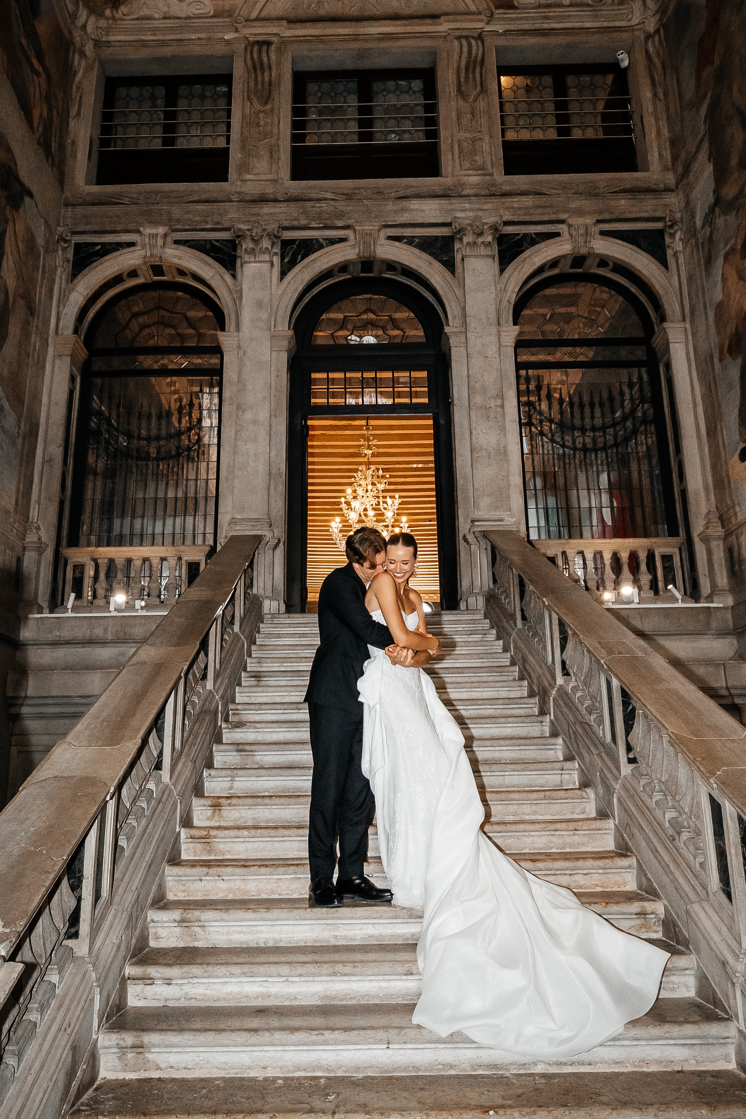 Eleganz im Historischen Schloss. Hochzeits- und Reportagefotograf in München, Bayern, Deutschland. LORAN MEDIA