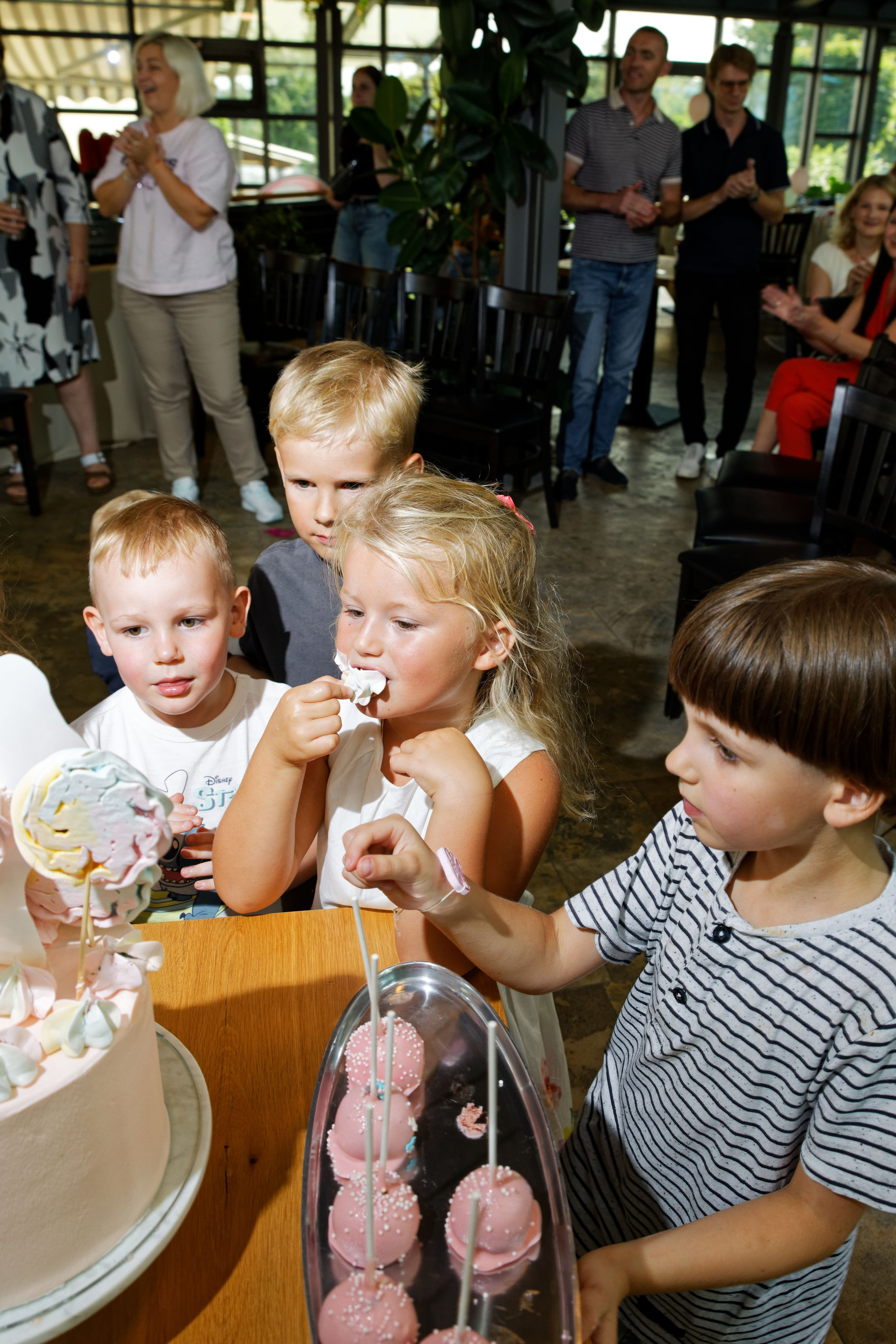 Olivias Geburtstag. Wedding and reportage photographer in Munich, Regensburg, Bavaria & all across Germany — LORAN Media