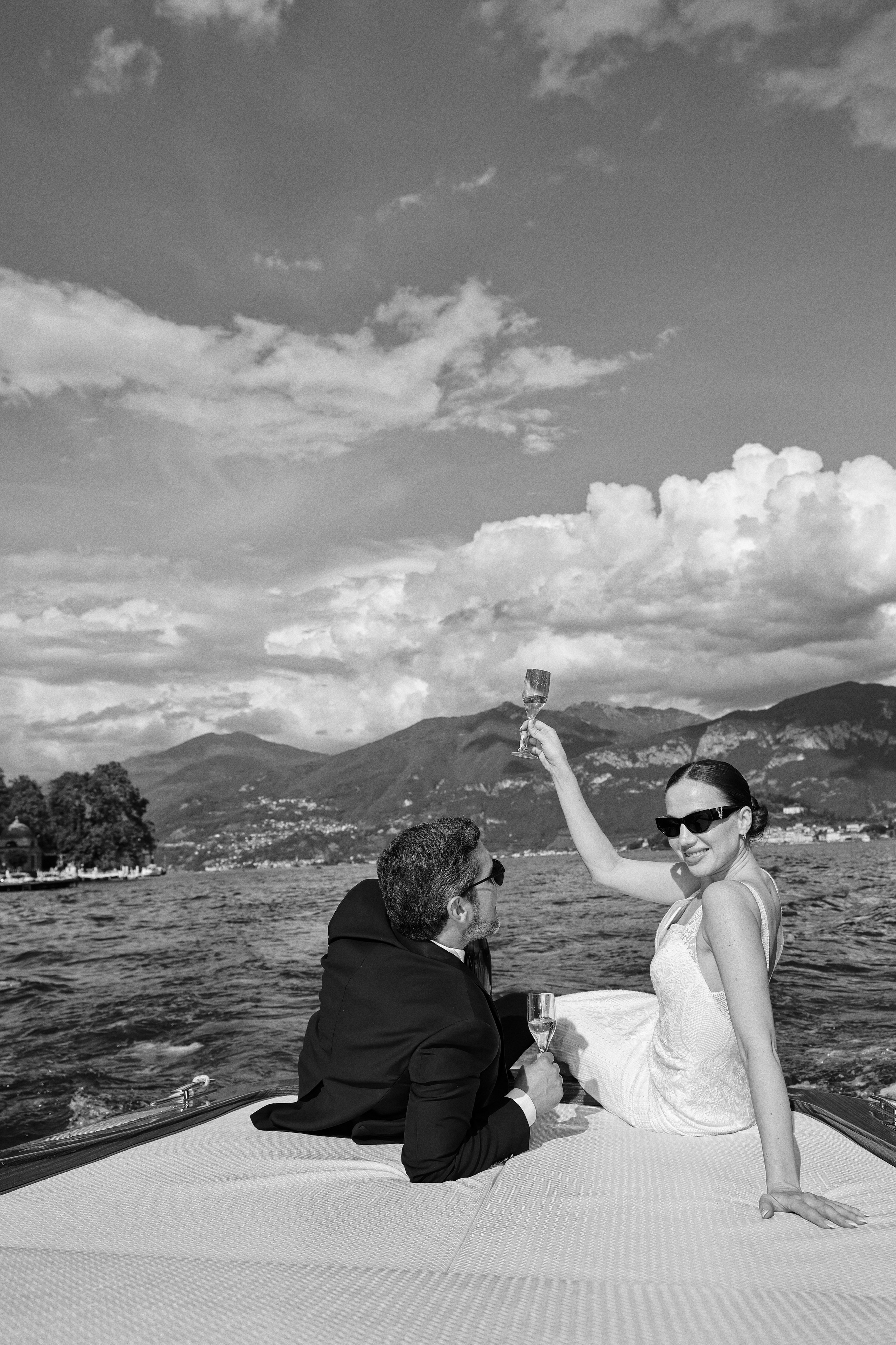 Traumpaar am Comer See. Hochzeits- und Reportagefotograf in München, Bayern, Deutschland. LORAN MEDIA