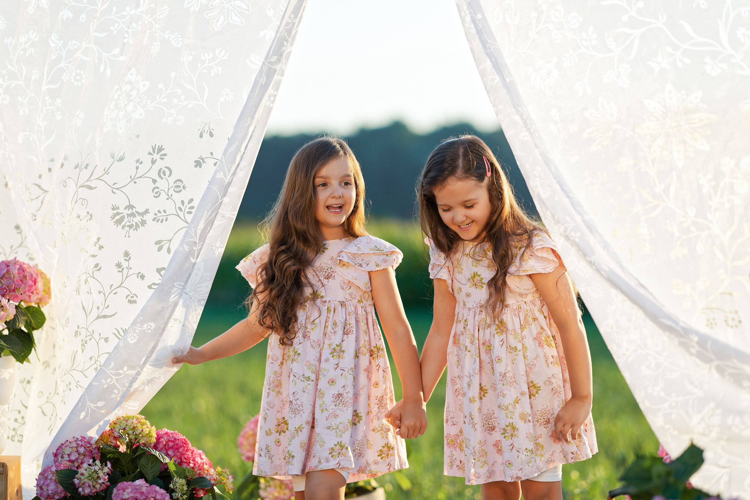 Sommerglück auf dem Feld. Wedding and reportage photographer in Munich, Regensburg, Bavaria & all across Germany — LORAN Media