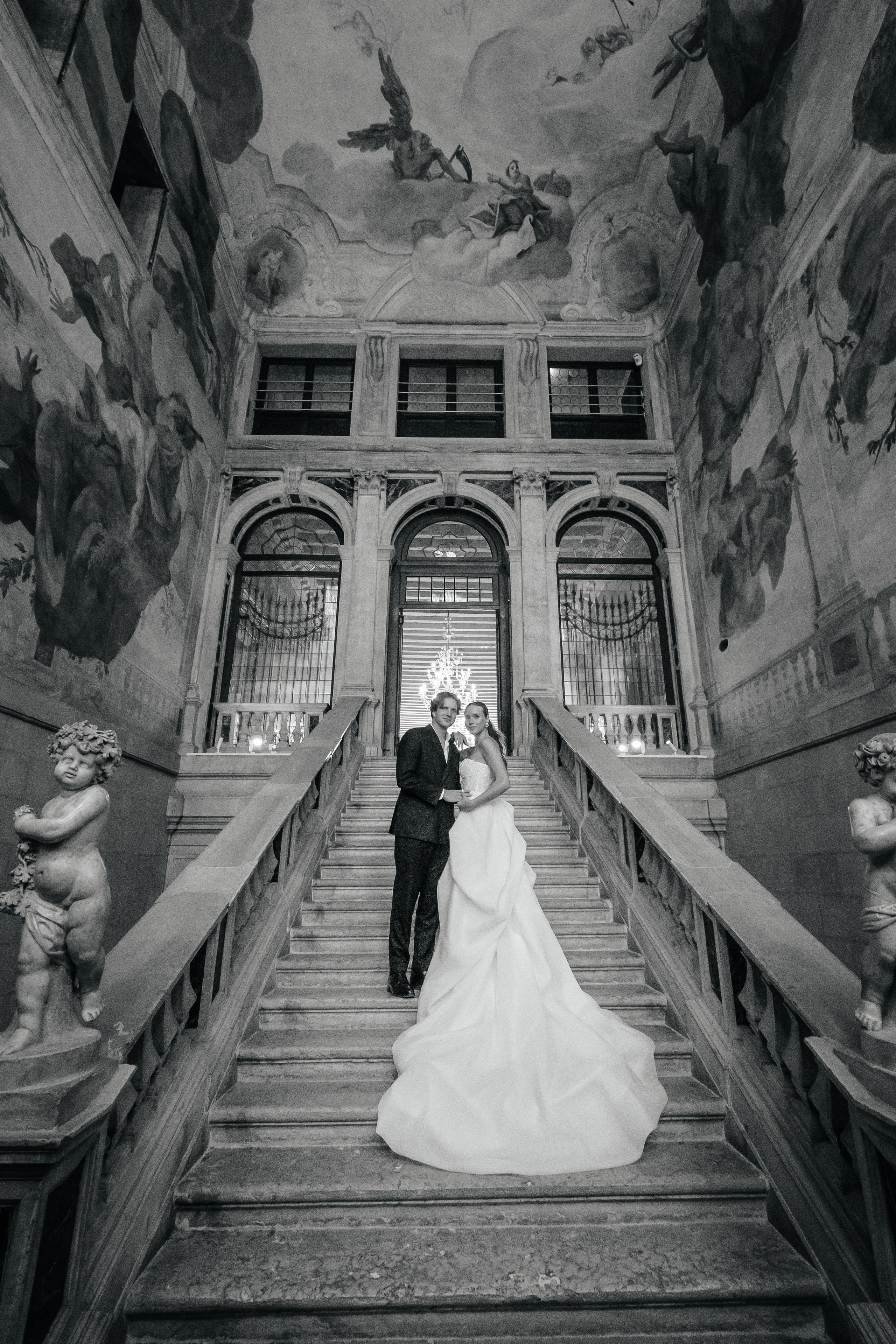 Eleganz im Historischen Schloss. Hochzeits- und Reportagefotograf in München, Bayern, Deutschland. LORAN MEDIA