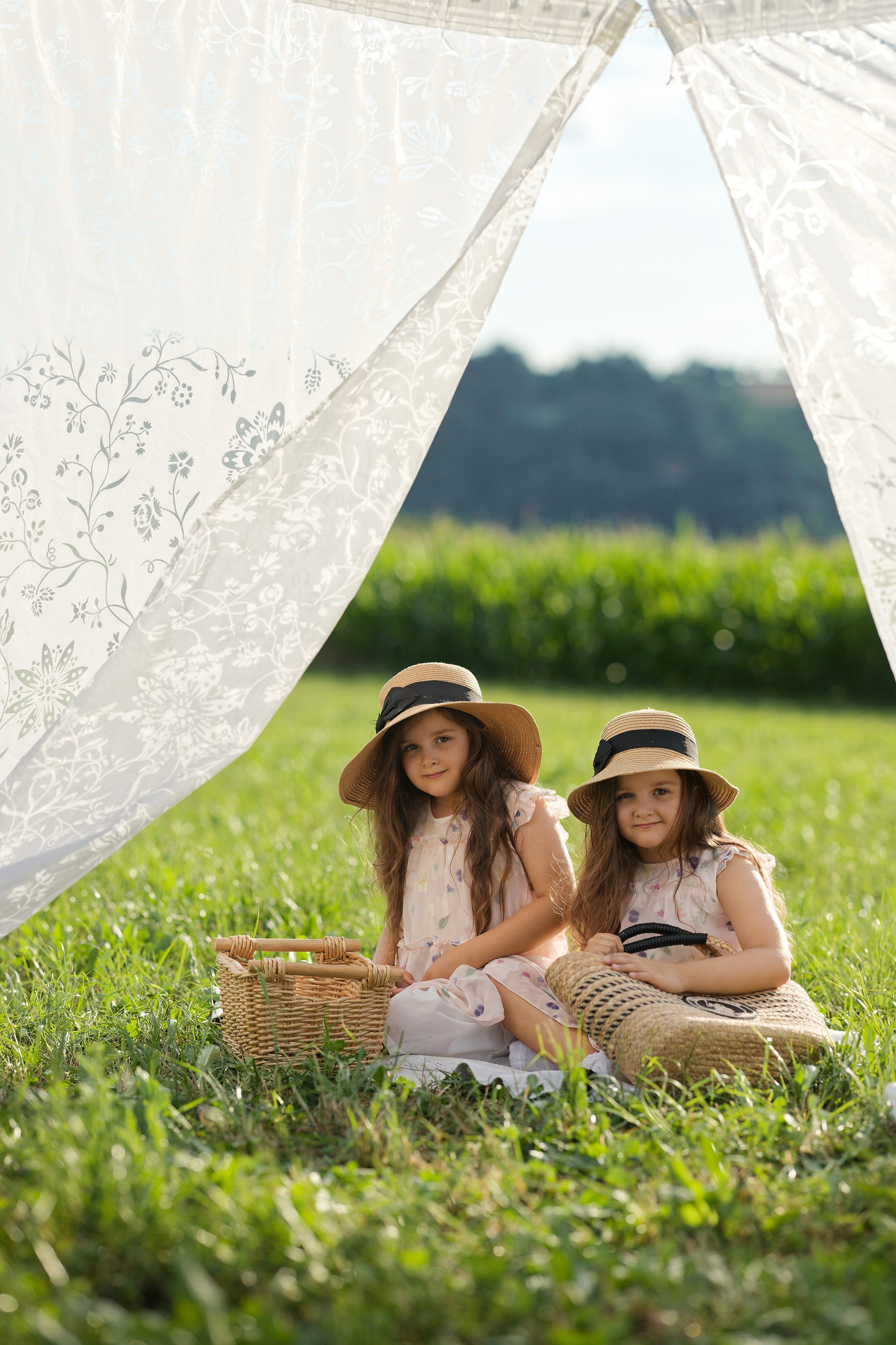 Sommerglück auf dem Feld. Wedding and reportage photographer in Munich, Regensburg, Bavaria & all across Germany — LORAN Media