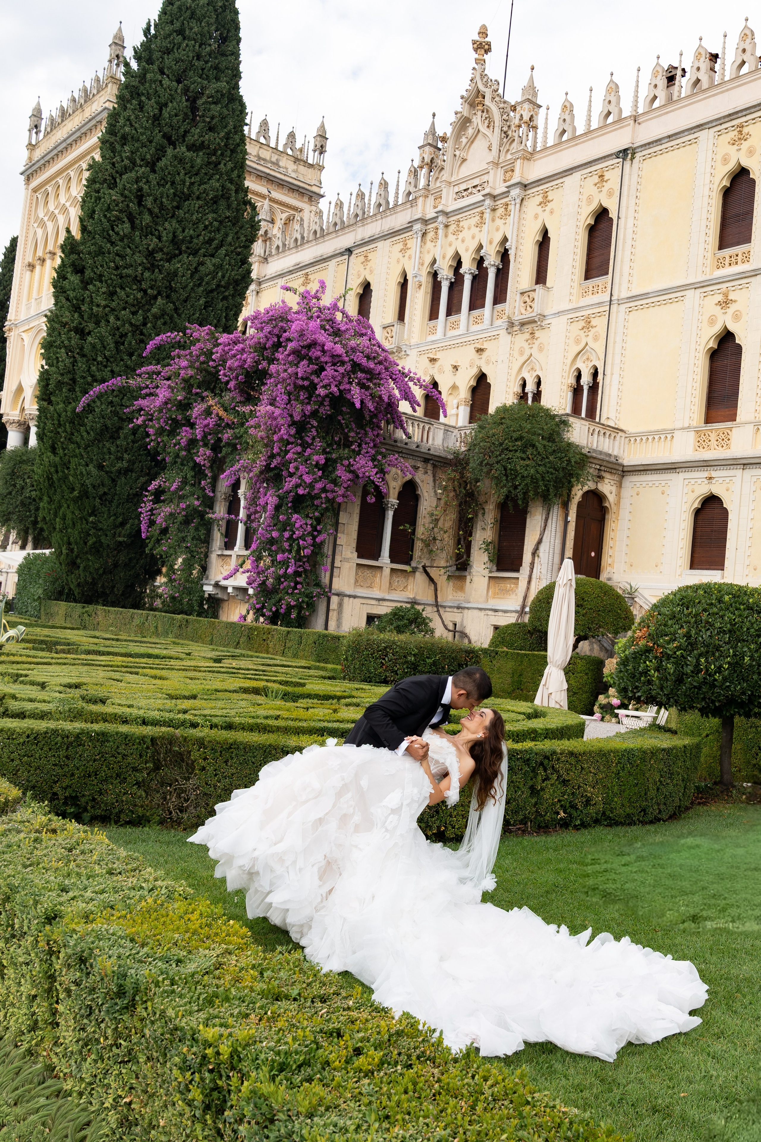 Traumhochzeit auf der Schlossinsel. Hochzeits- und Reportagefotograf in München, Bayern, Deutschland. LORAN MEDIA