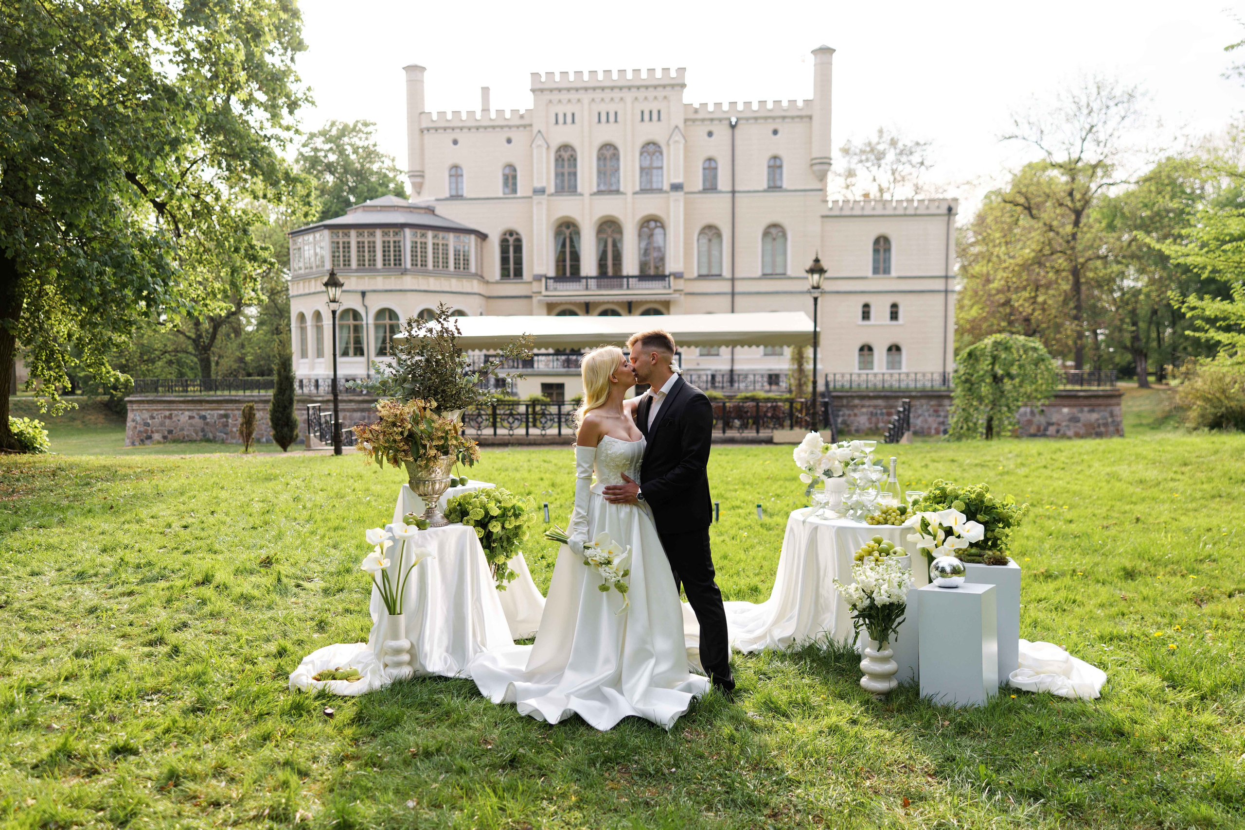 Elegante Schloss-Hochzeit. Свадебный и репортажный фотограф в Мюнхене, Регенсбурге, Баварии и по всей Германии — LORAN MEDIA