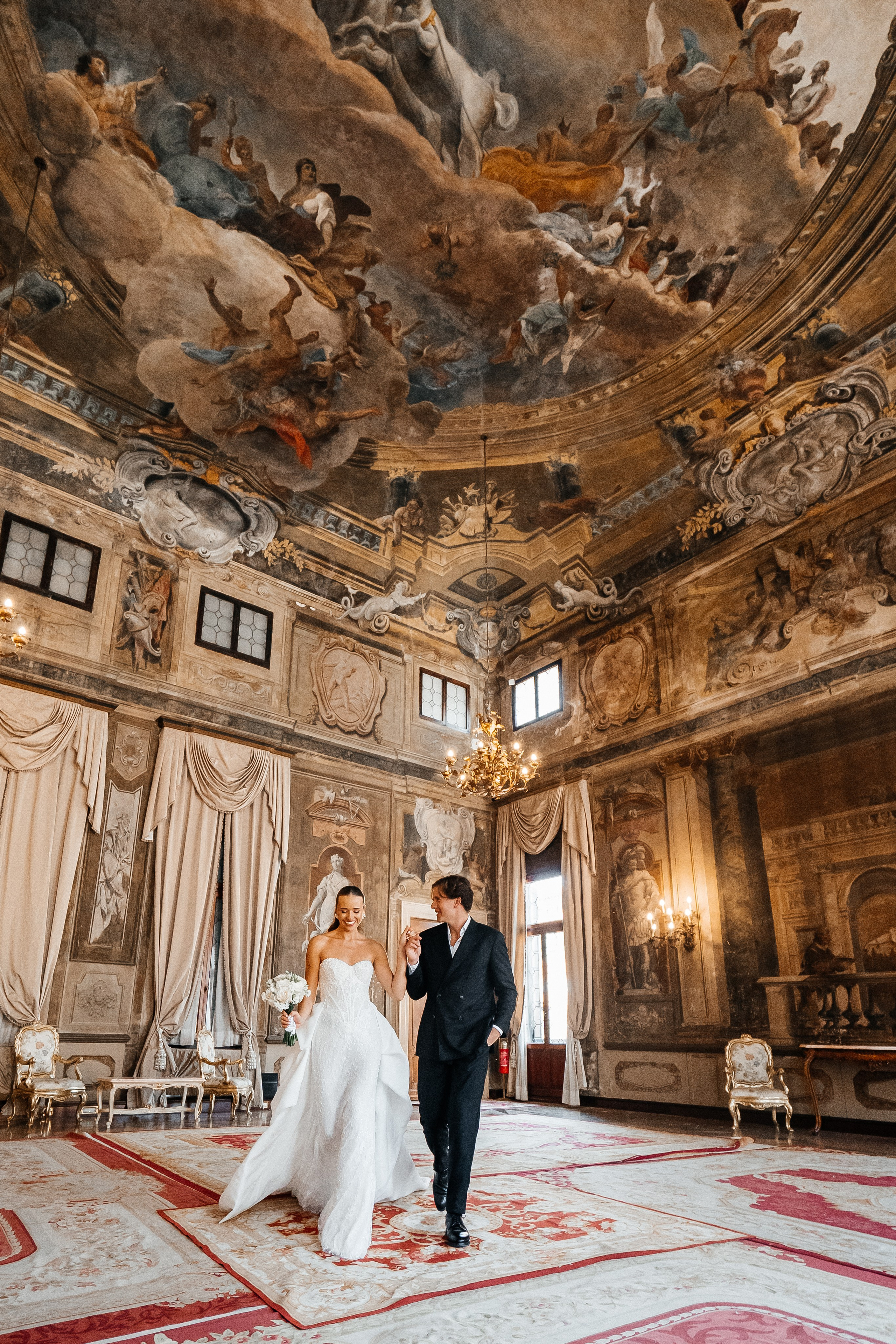Eleganz im Historischen Schloss. Hochzeits- und Reportagefotograf in München, Bayern, Deutschland. LORAN MEDIA