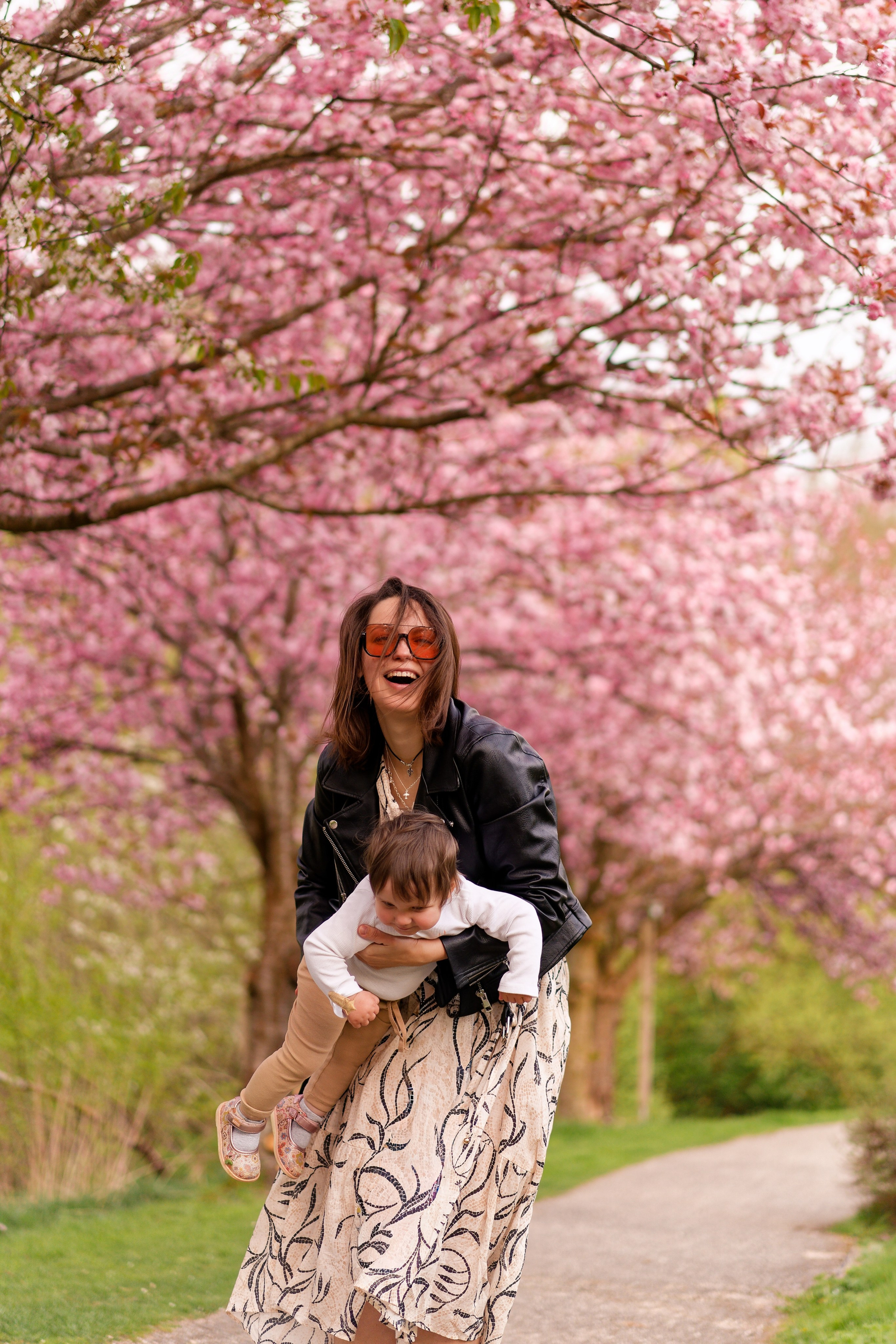 Kirschblüten-Familienshooting. Весільний та репортажний фотограф у Мюнхені, Баваріі та по всій Німеччині – LORAN Media