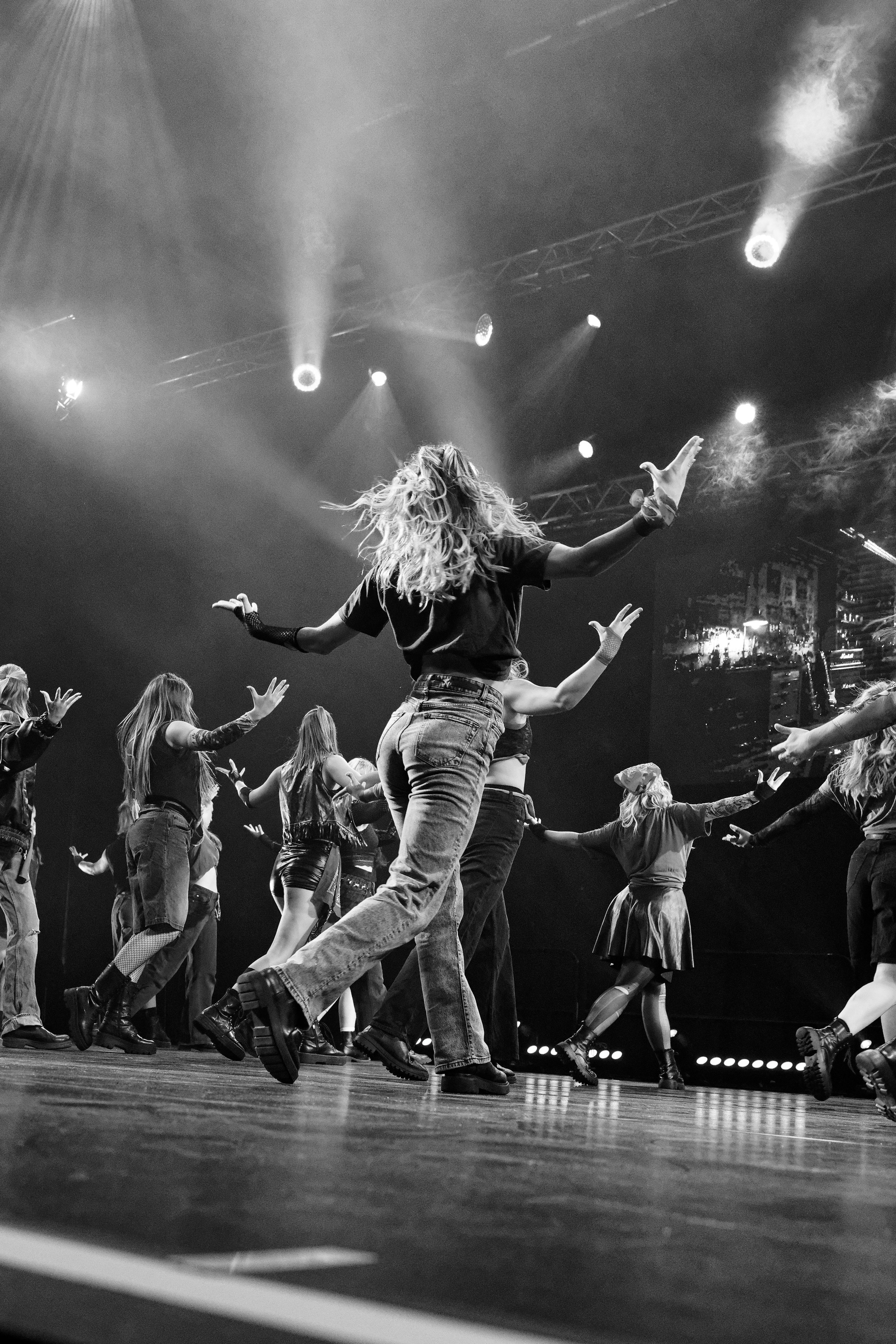 Magie des Tanzes. Hochzeits- und Reportagefotograf in München, Bayern, Deutschland. LORAN MEDIA