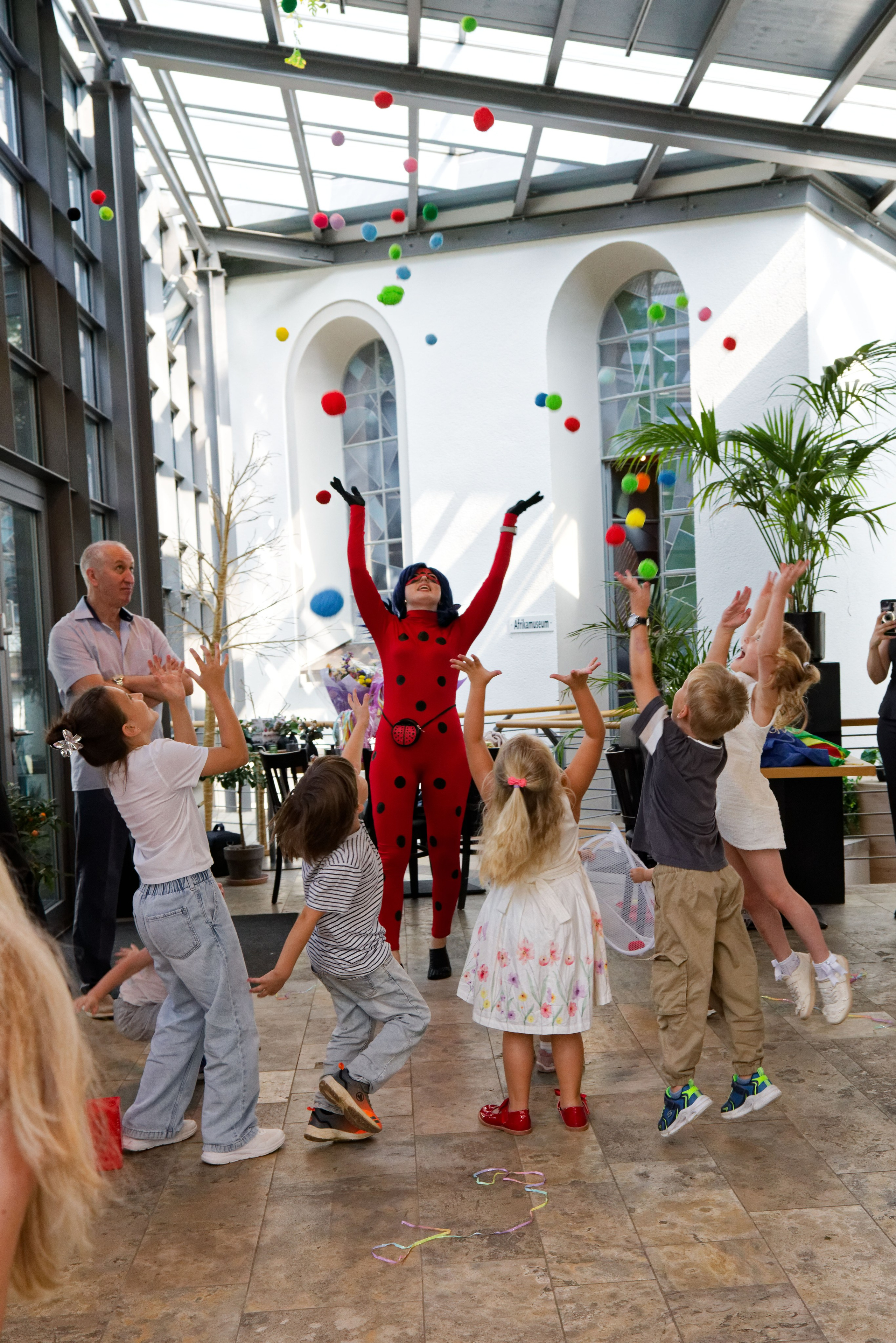 Olivias Geburtstag. Wedding and reportage photographer in Munich, Regensburg, Bavaria & all across Germany — LORAN Media