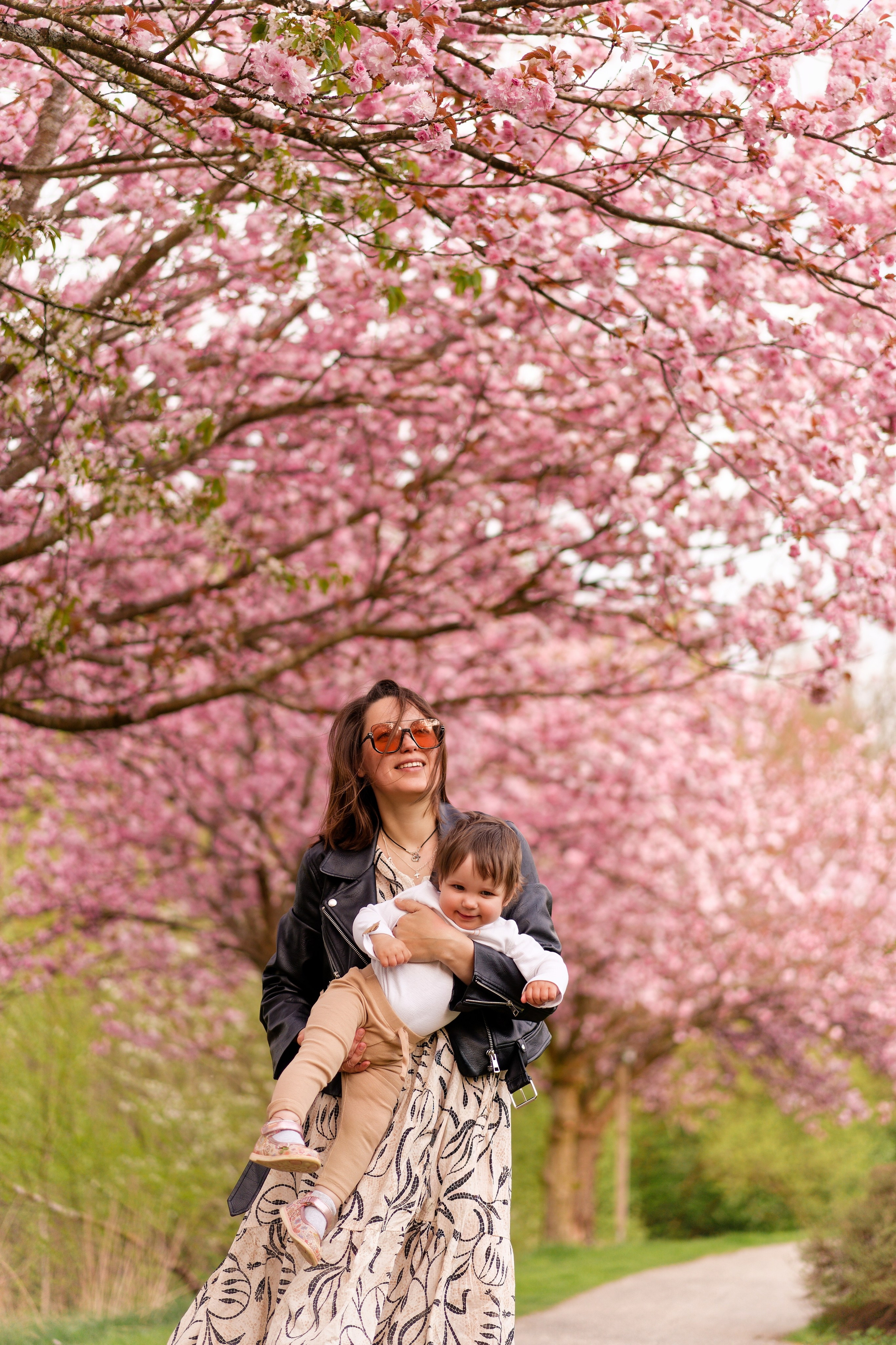 Kirschblüten-Familienshooting. Весільний та репортажний фотограф у Мюнхені, Баваріі та по всій Німеччині – LORAN Media