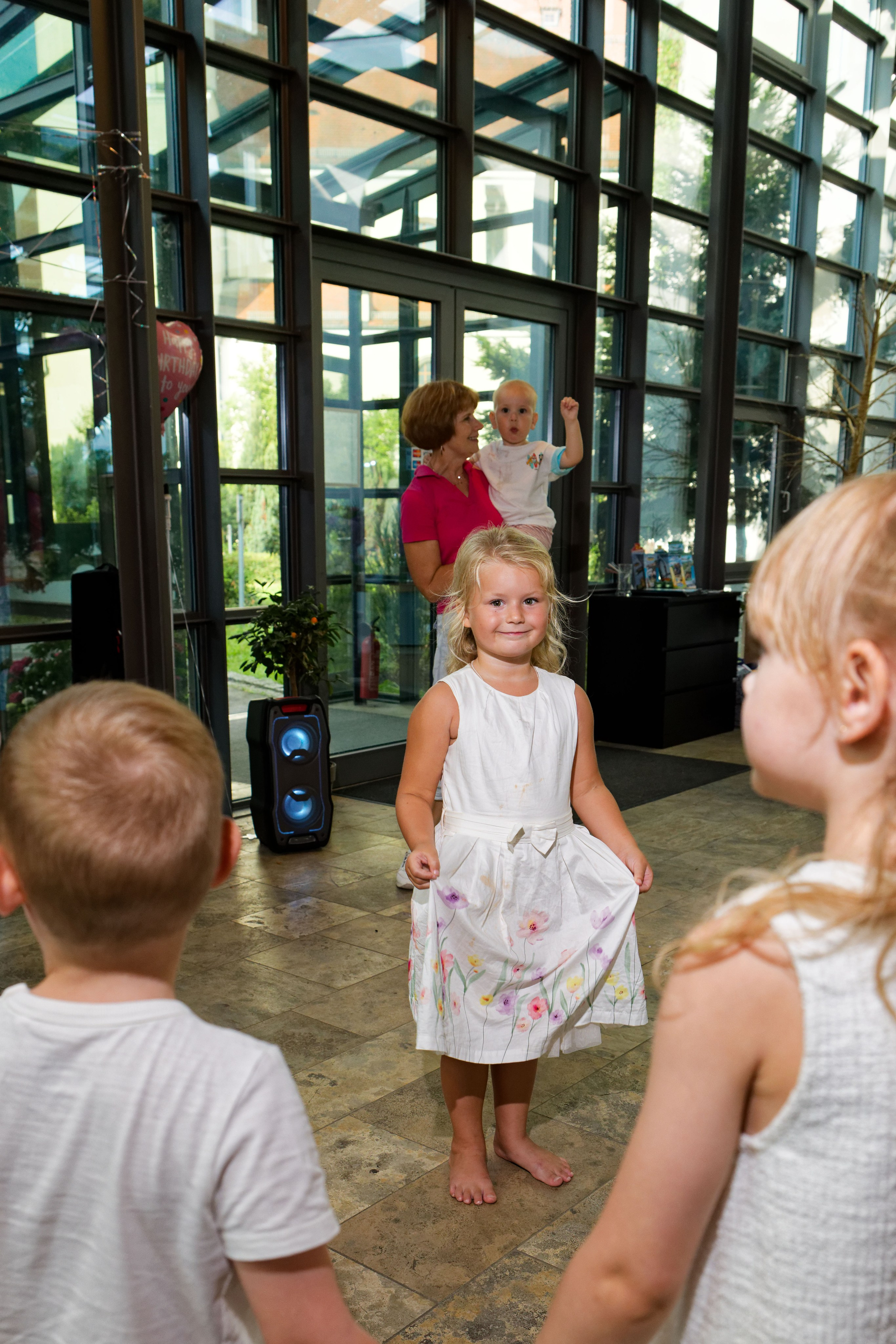 Olivias Geburtstag. Wedding and reportage photographer in Munich, Regensburg, Bavaria & all across Germany — LORAN Media